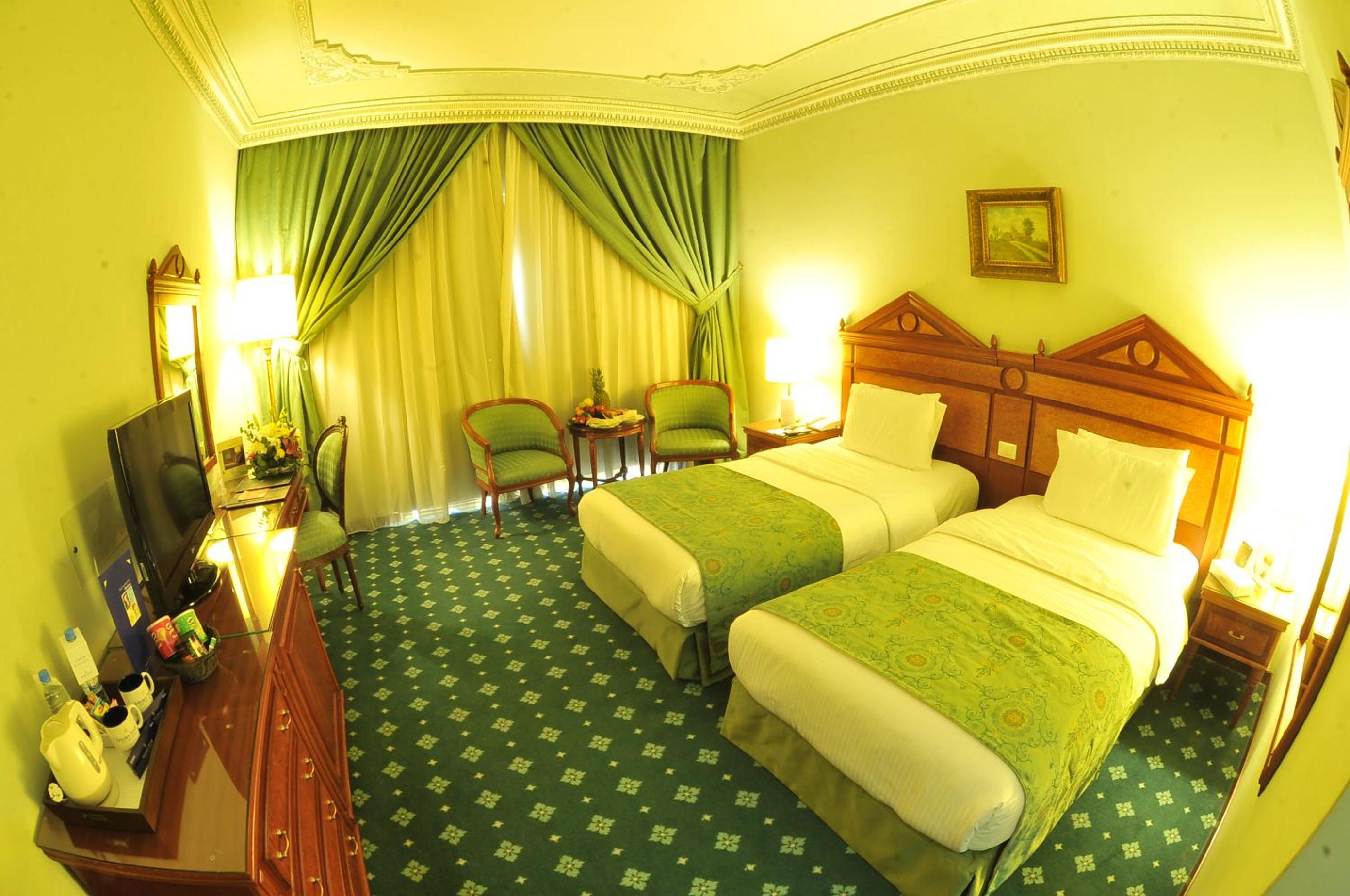 Deluxe King Room - Photo 12