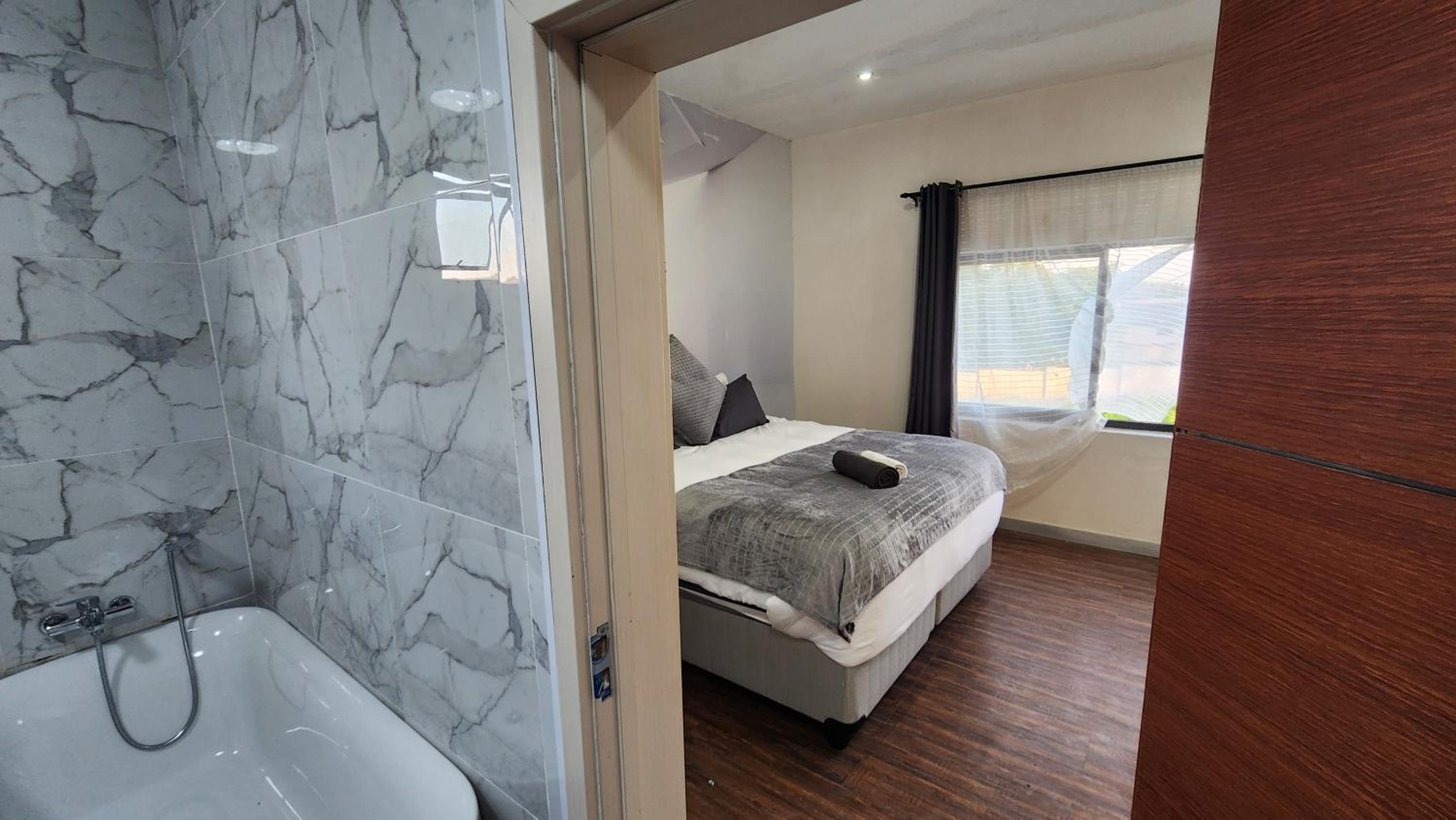 Queen Room photo 1