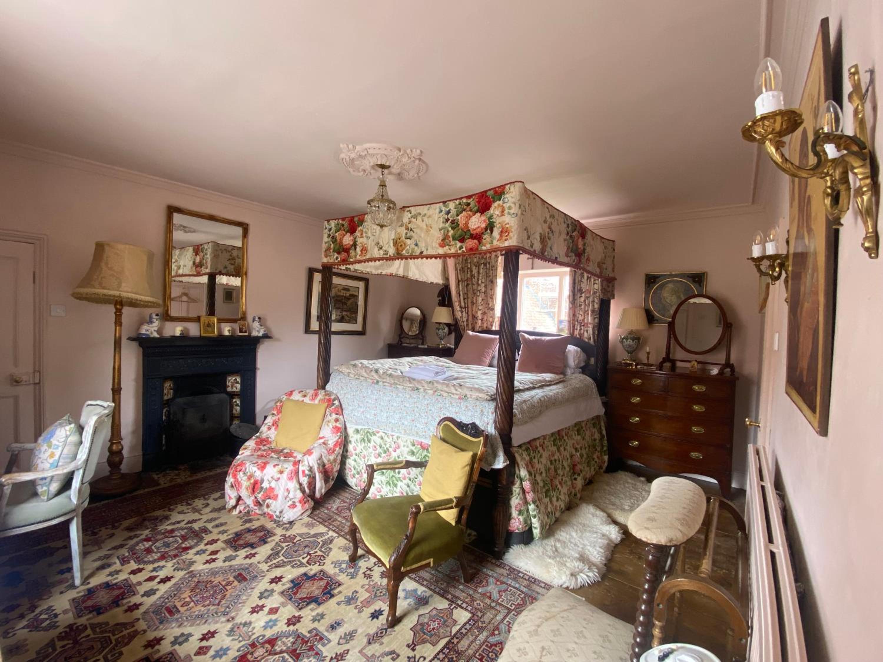 Family Room photo 3