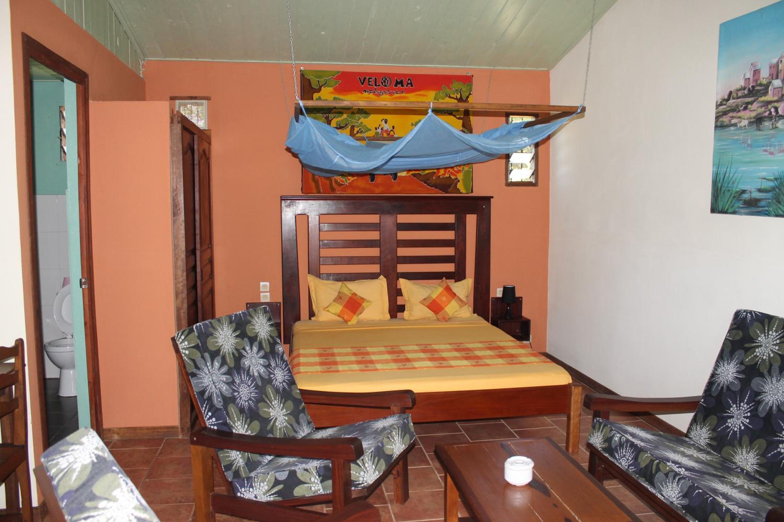 Bungalow with Private Bathroom photo 2