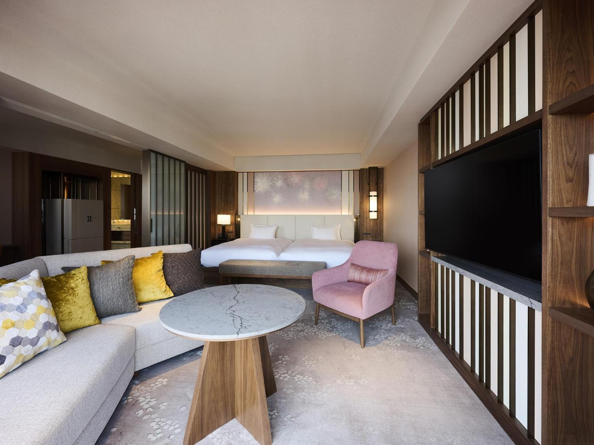 Executive ASAKUSA Suite with Skytree Side (with Lounge Access)