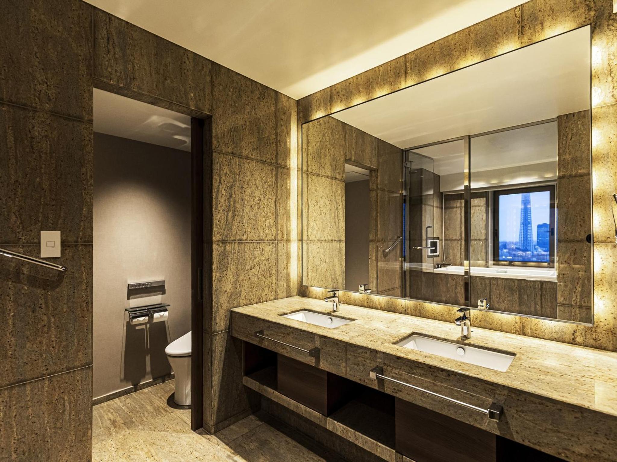 Executive ASAKUSA Suite with Skytree Side (with Lounge Access) thumbnail 6