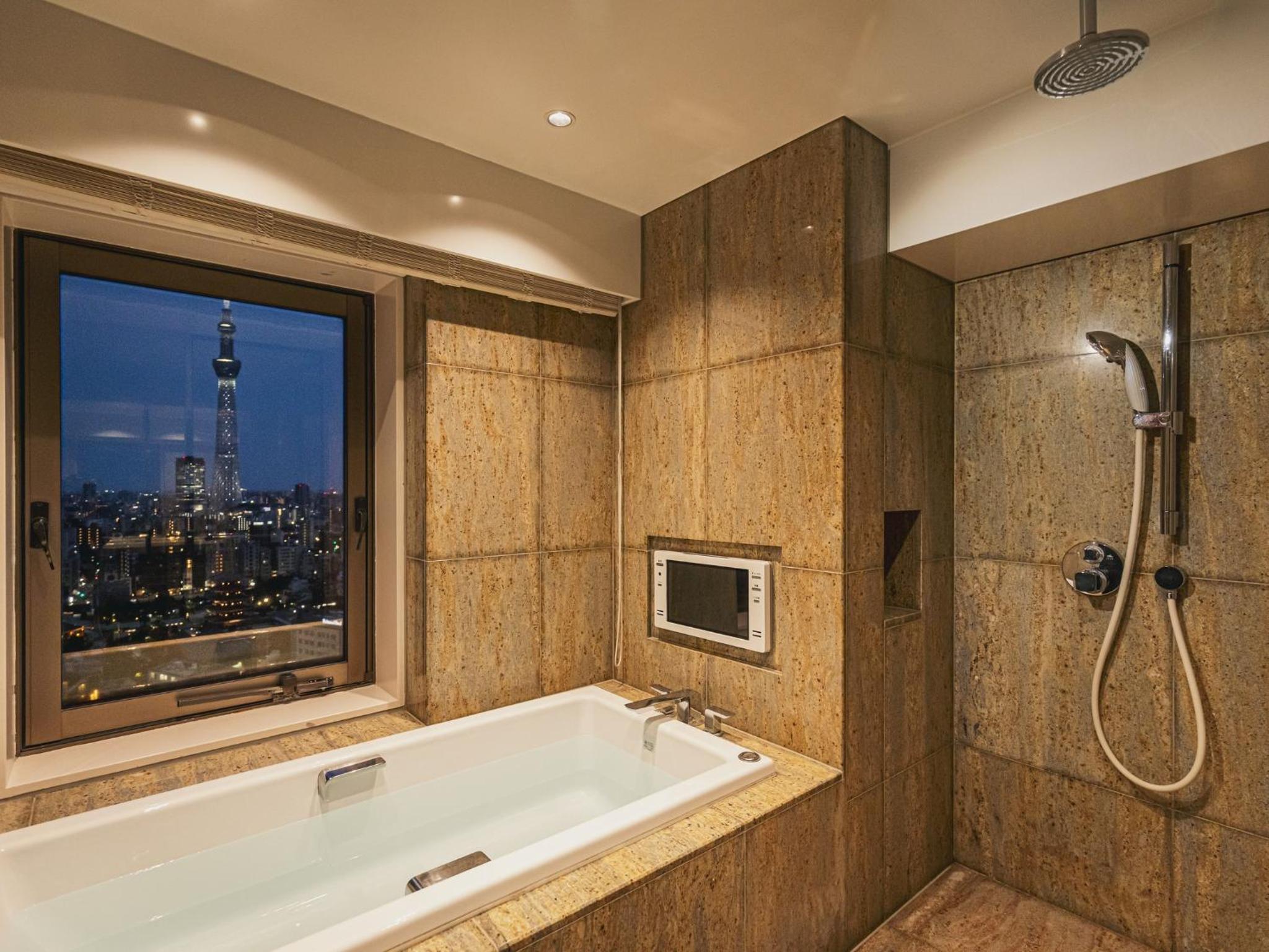 Executive ASAKUSA Suite with Skytree Side (with Lounge Access) thumbnail 5