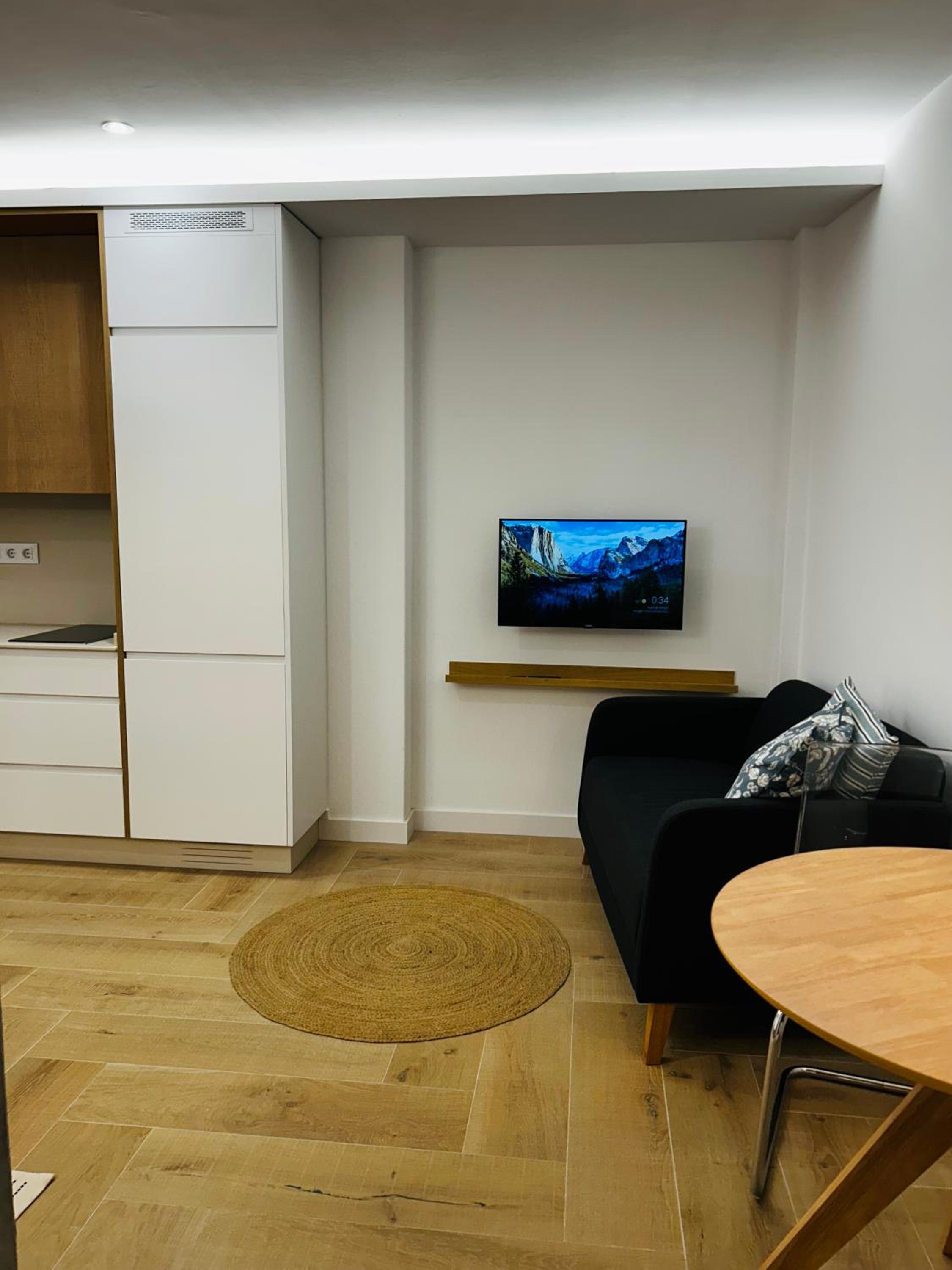 Studio Apartment with Queen Bed, photo 7