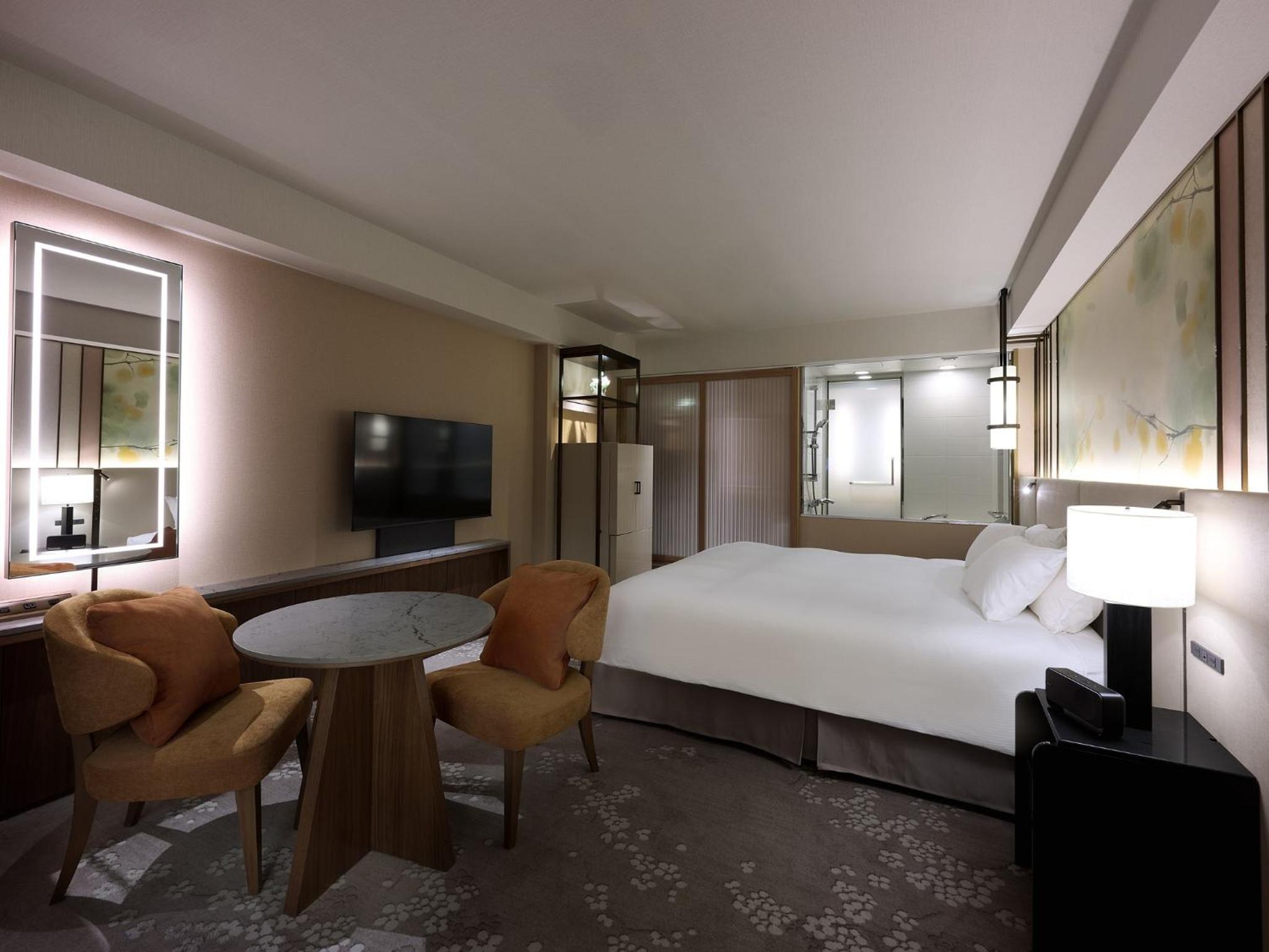 Executive Deluxe King with View Bath and Skytree Side  (3 adults/with Lounge Access)
