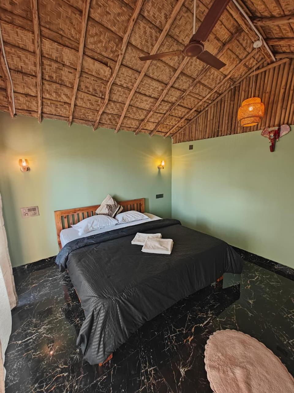 Deluxe Double Room with Balcony photo 2