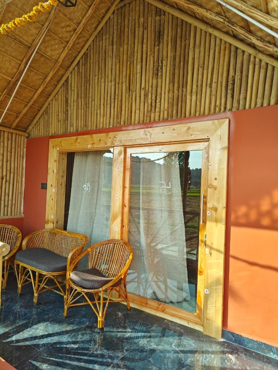 Deluxe Double Room with Balcony photo 3