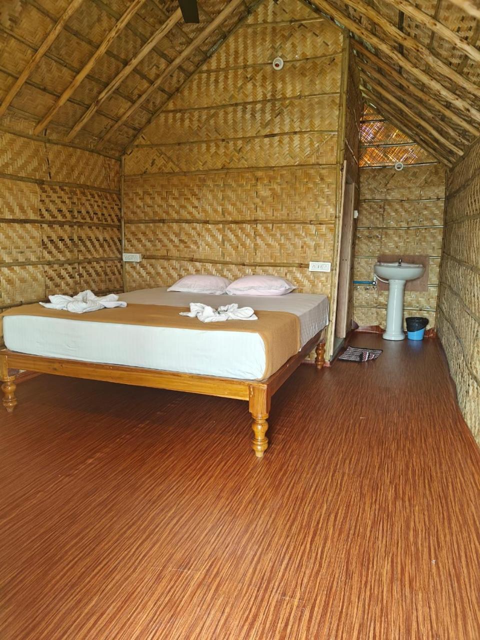 Queen Room photo 1