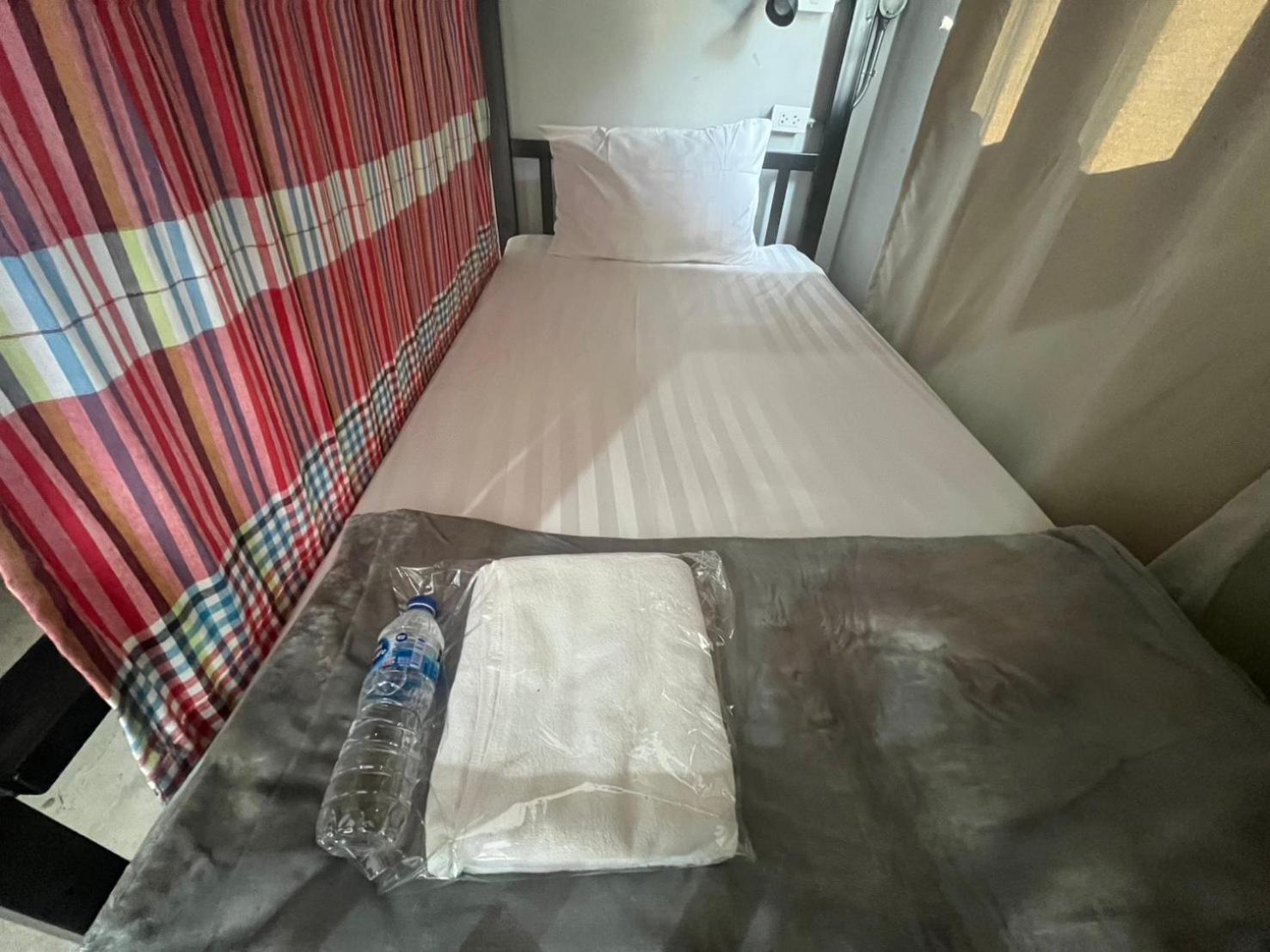 8-Bed Mixed Dormitory Room photo 3