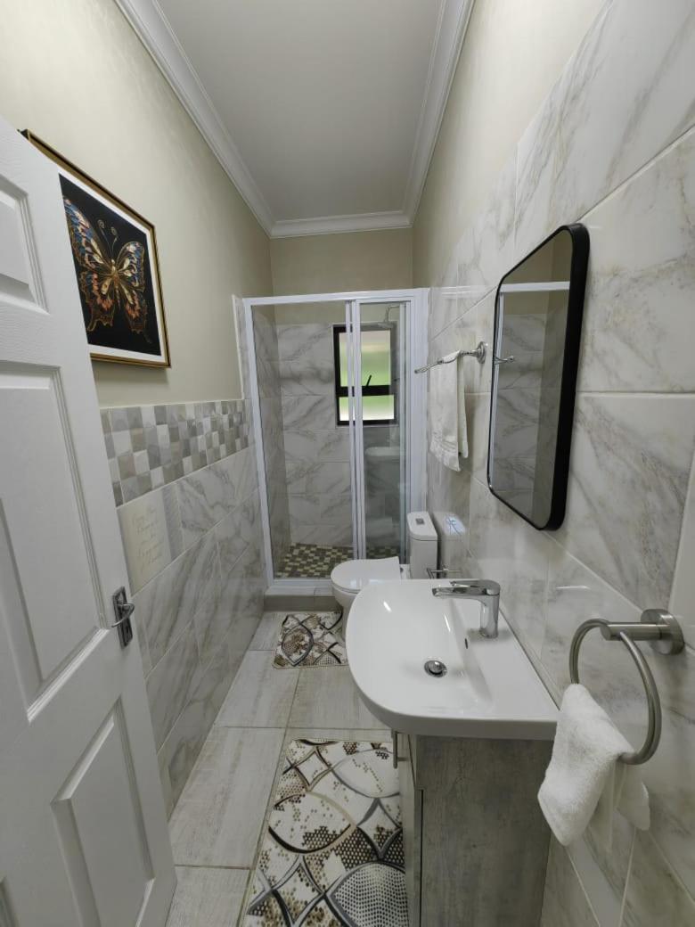 Deluxe King Suite photo 2