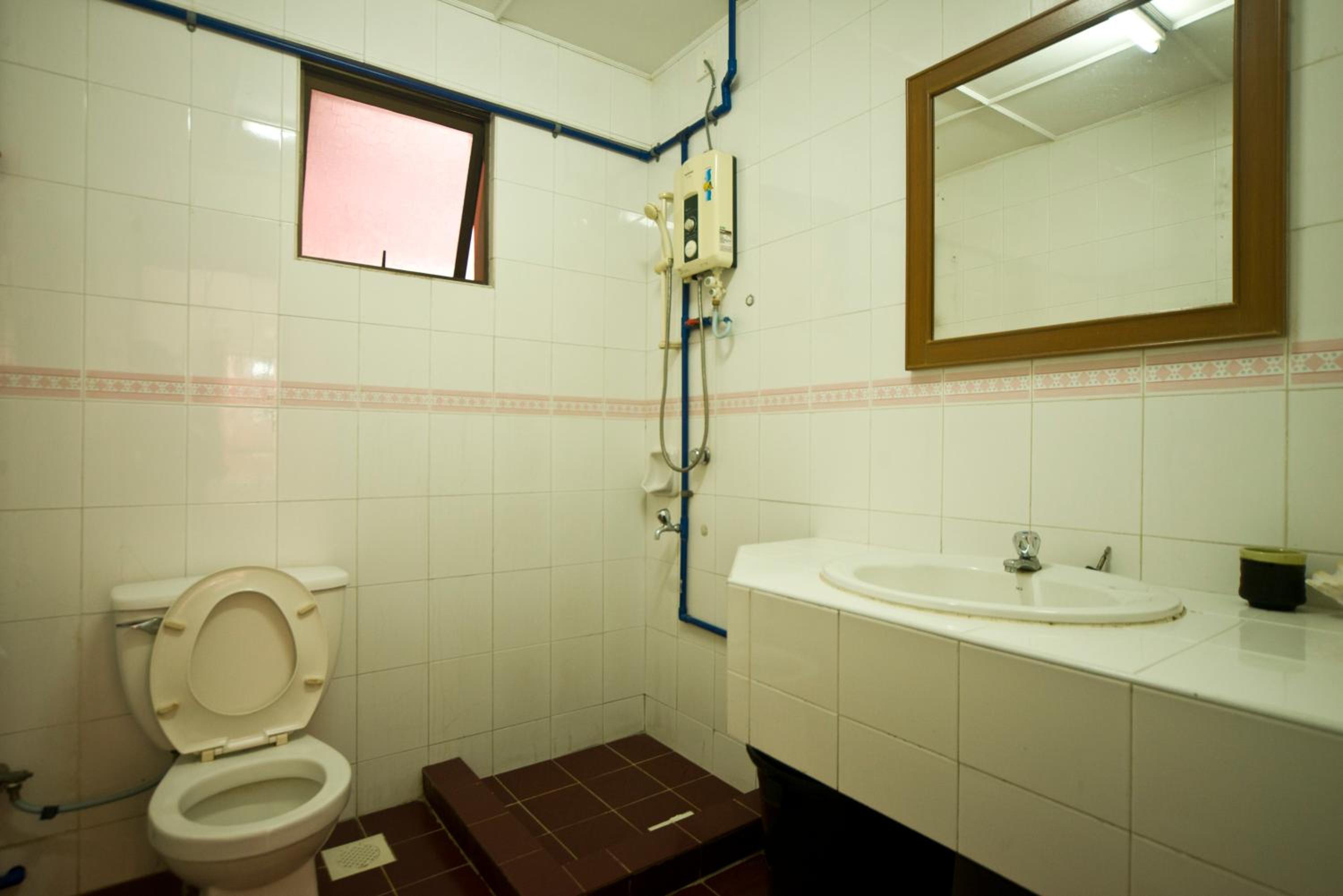 Three-Bedroom Apartment - Photo 31