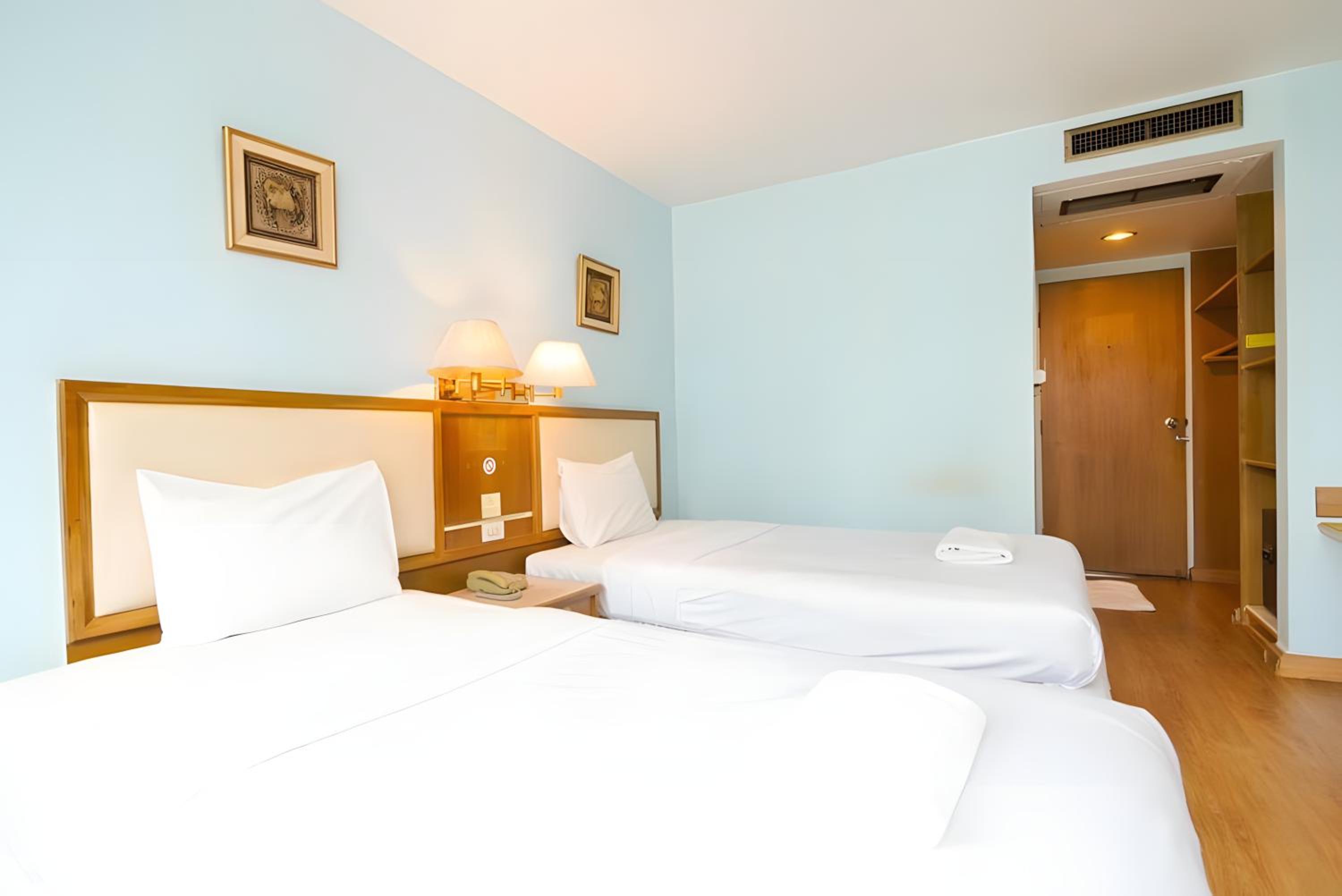 Standard Twin Room photo 2