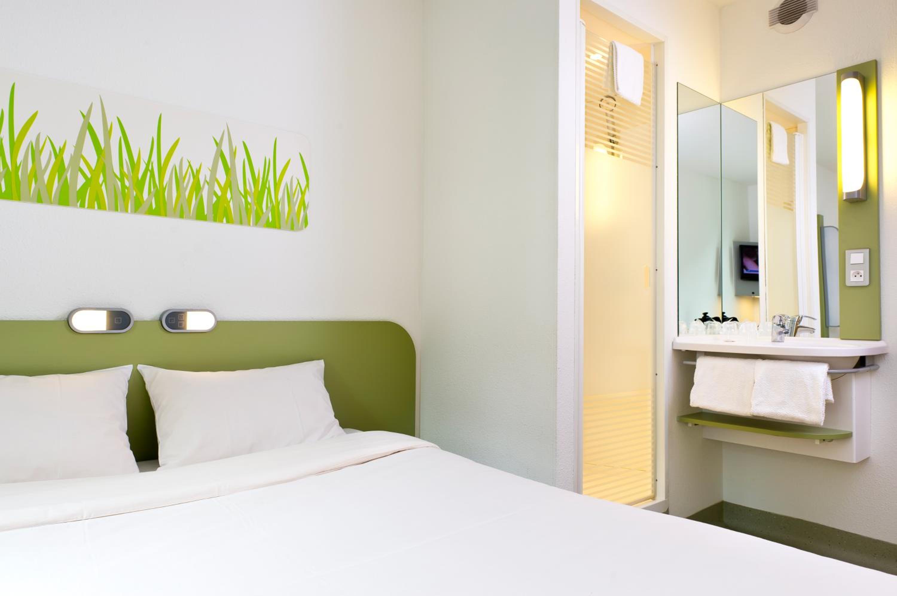 Standard Double Room - Photo 3