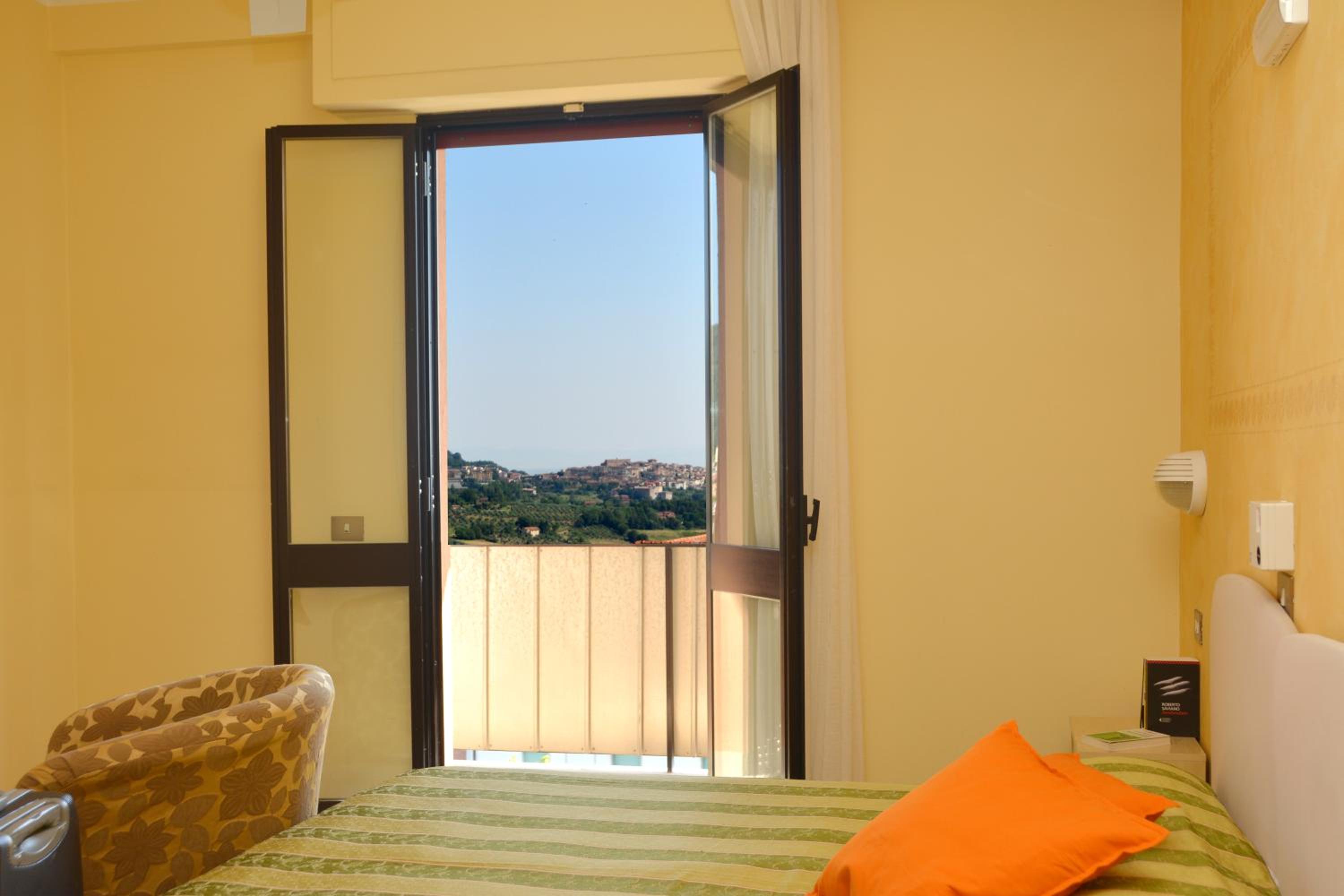 Double or Twin Room - Photo 10