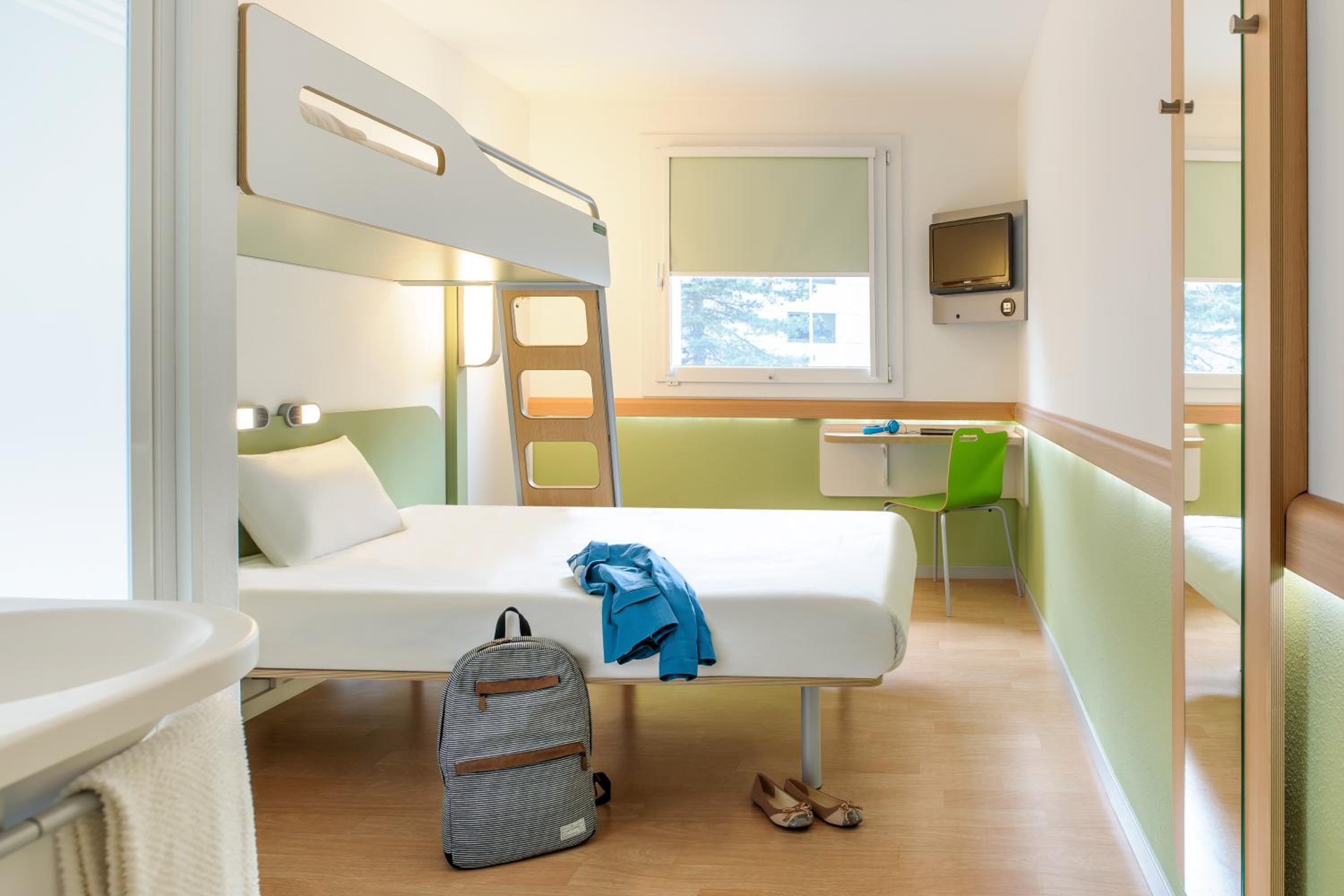 Triple Room with One Double Bed and One Bunk Bed - Photo 1