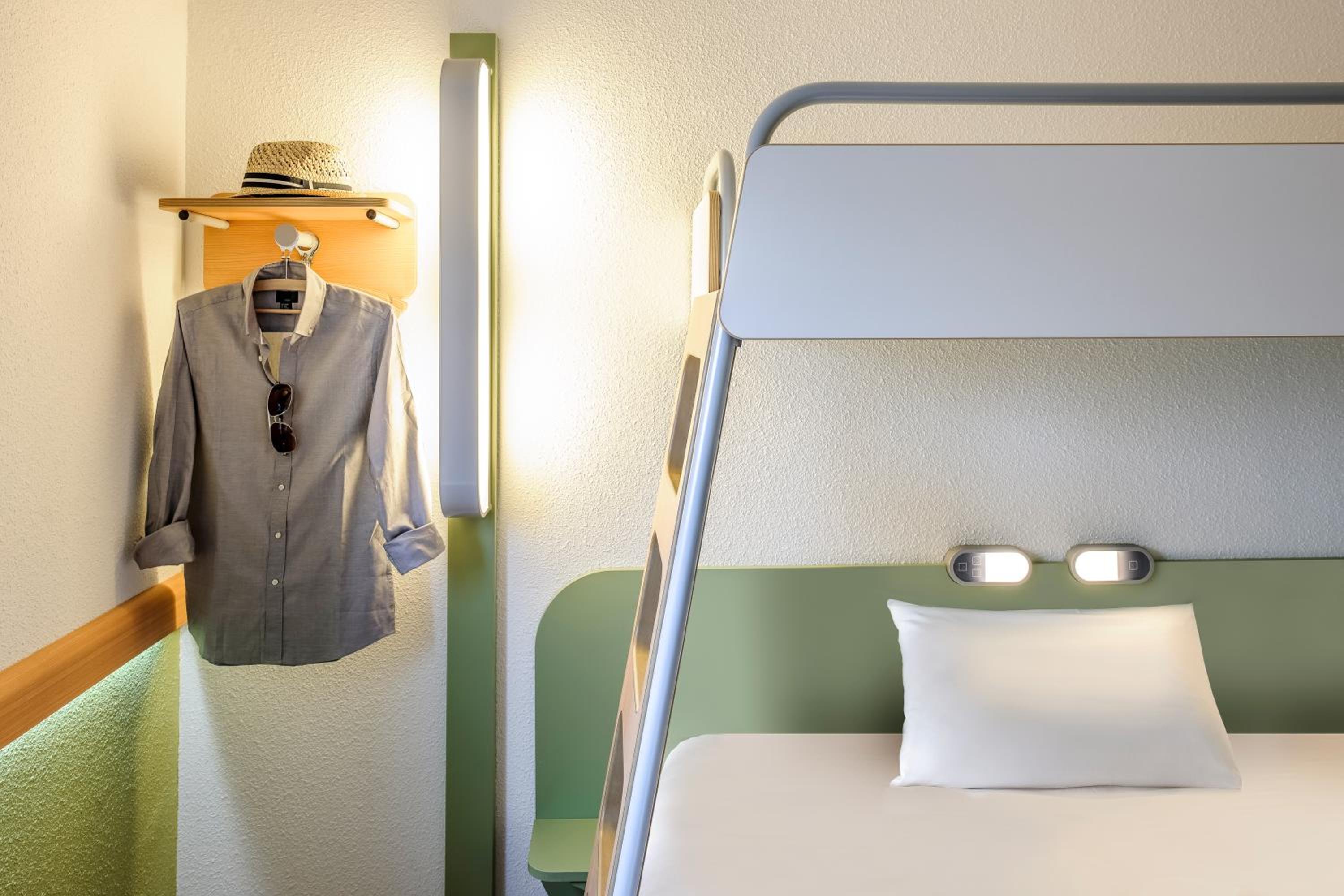 Triple Room with One Double Bed and One Bunk Bed - Photo 6