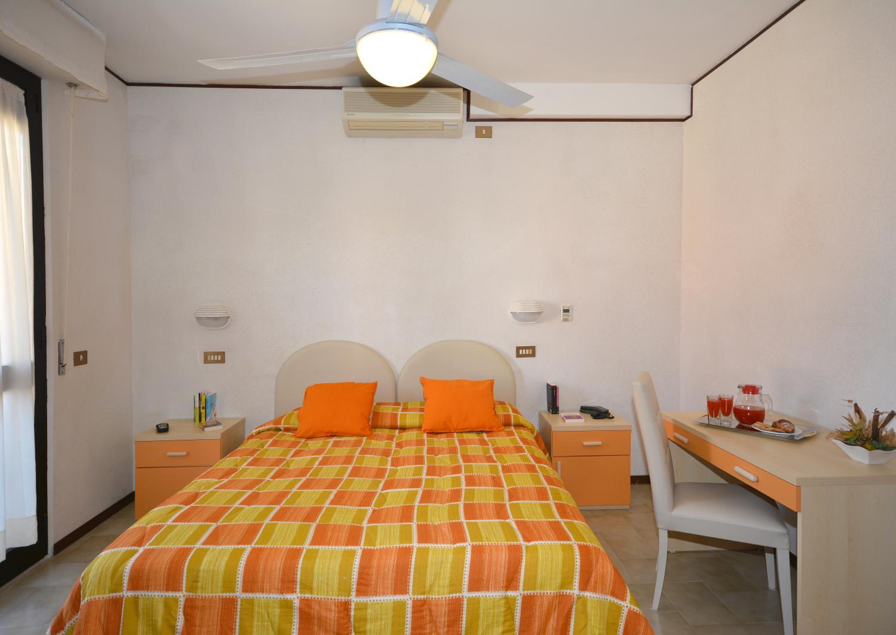 Double or Twin Room - Photo 8