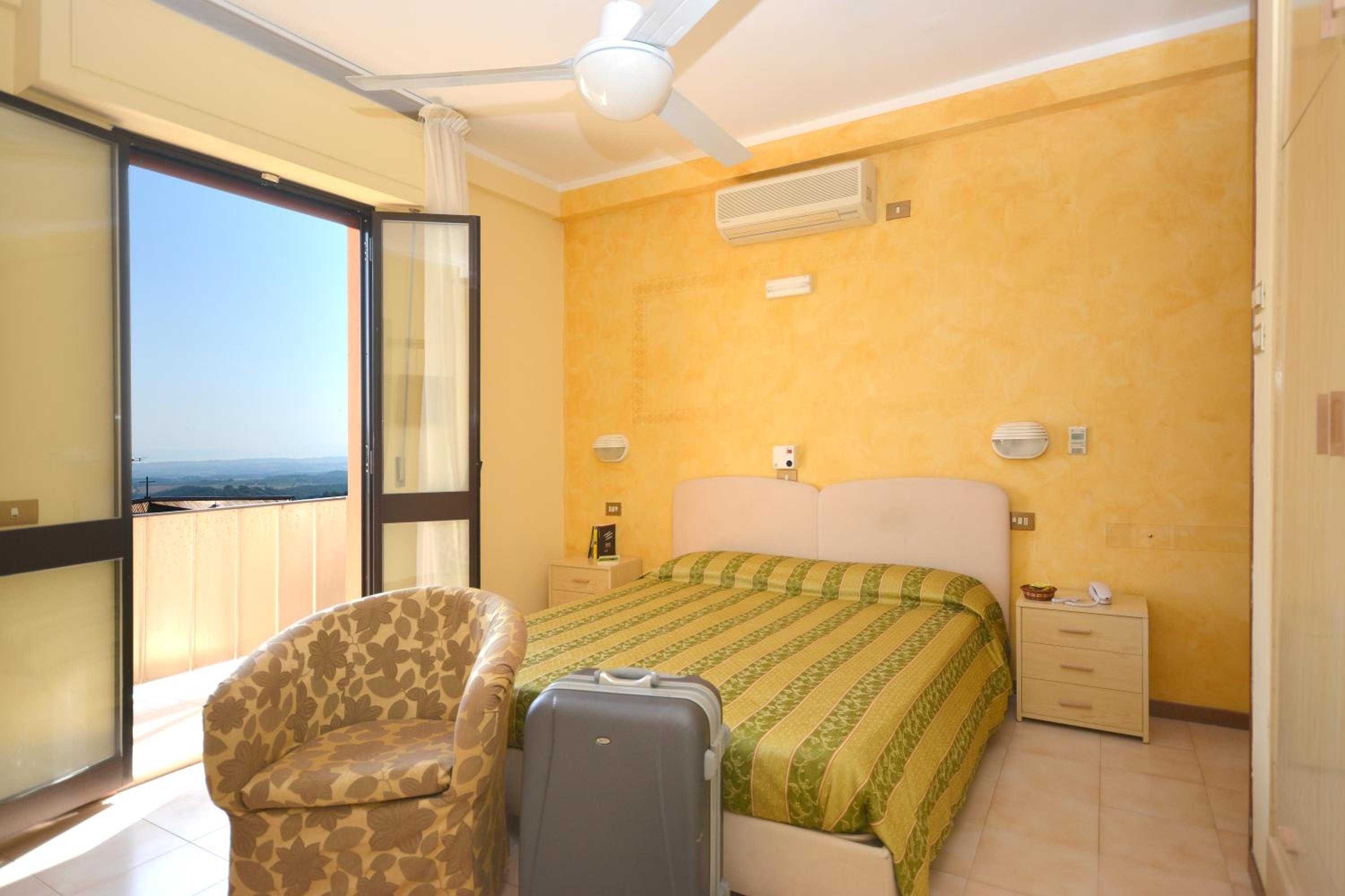 Double or Twin Room - Photo 7