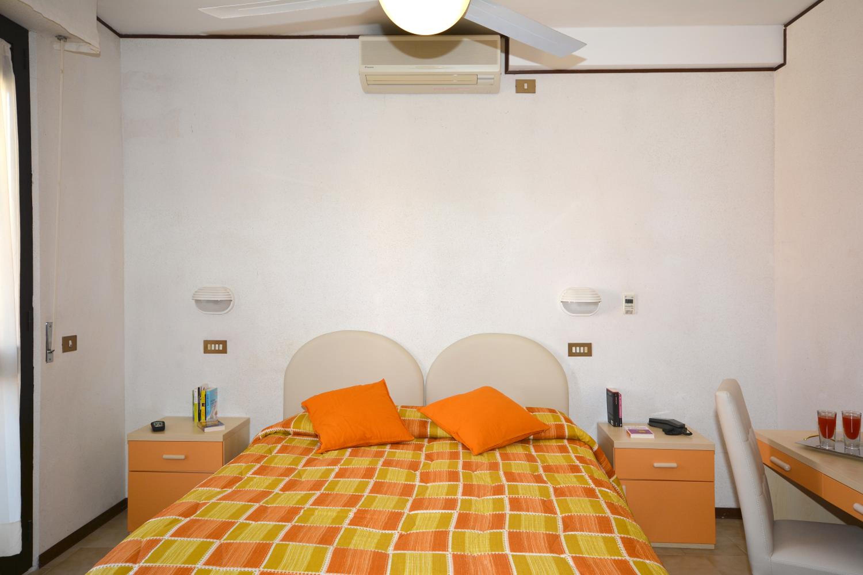 Double or Twin Room - Photo 6