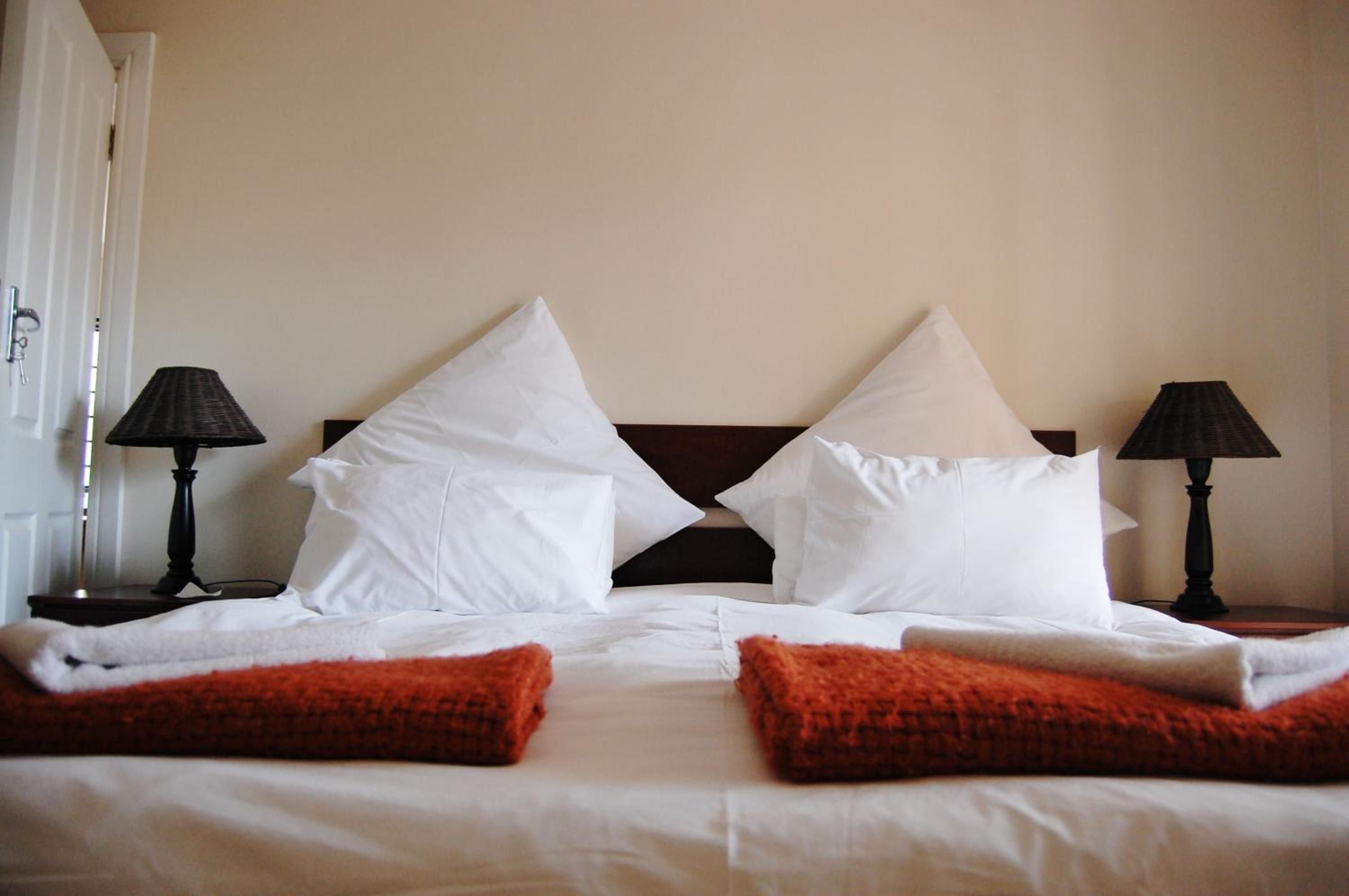 Double or Twin Room with Balcony - Photo 7