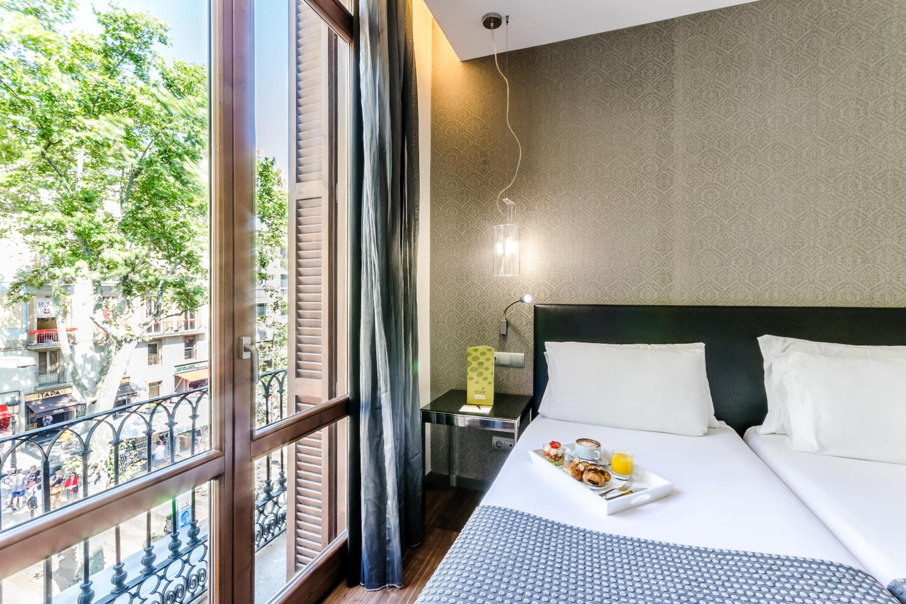 Double or Twin Room with Las Ramblas View photo 2