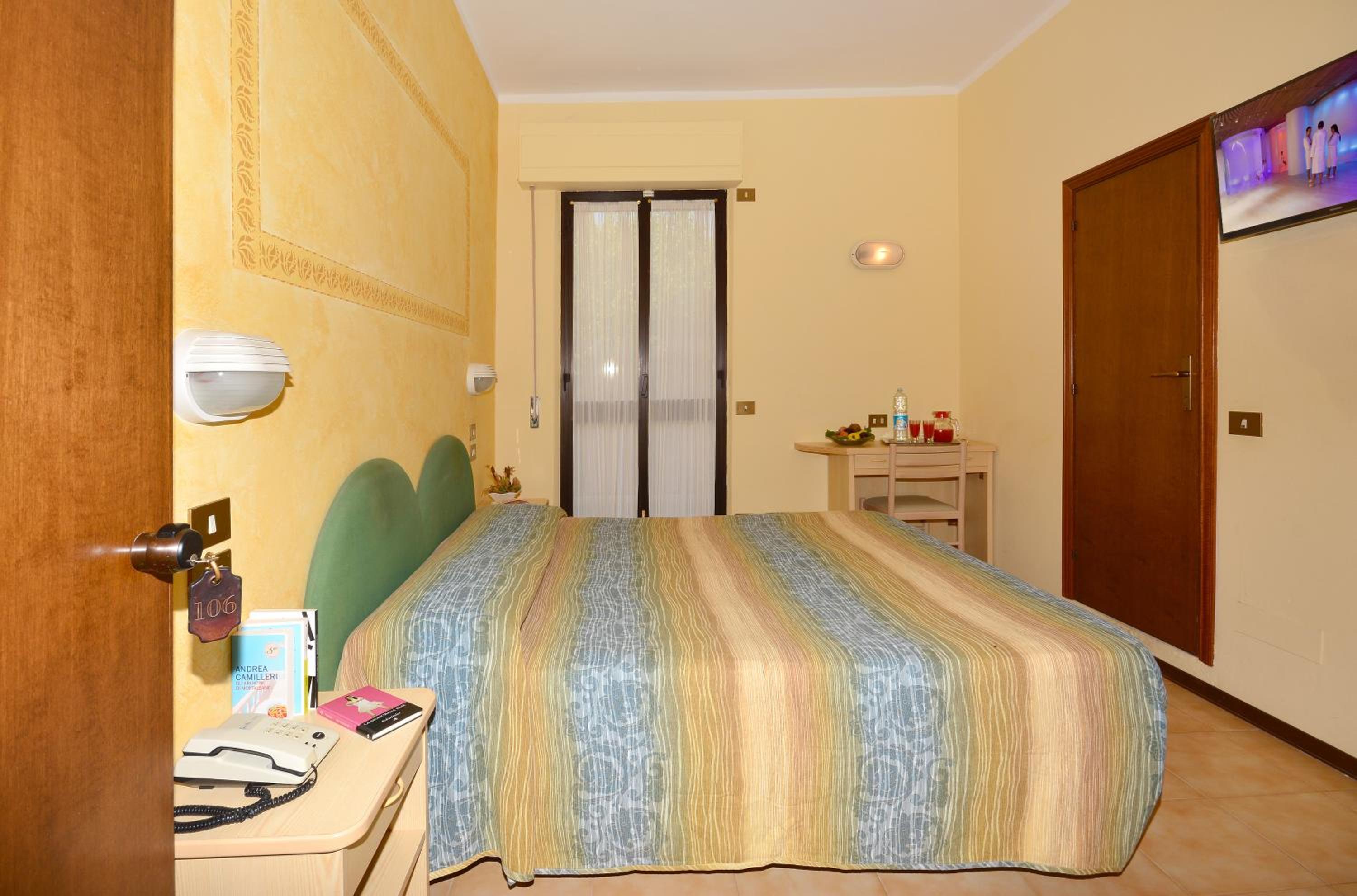 Double or Twin Room - Photo 35