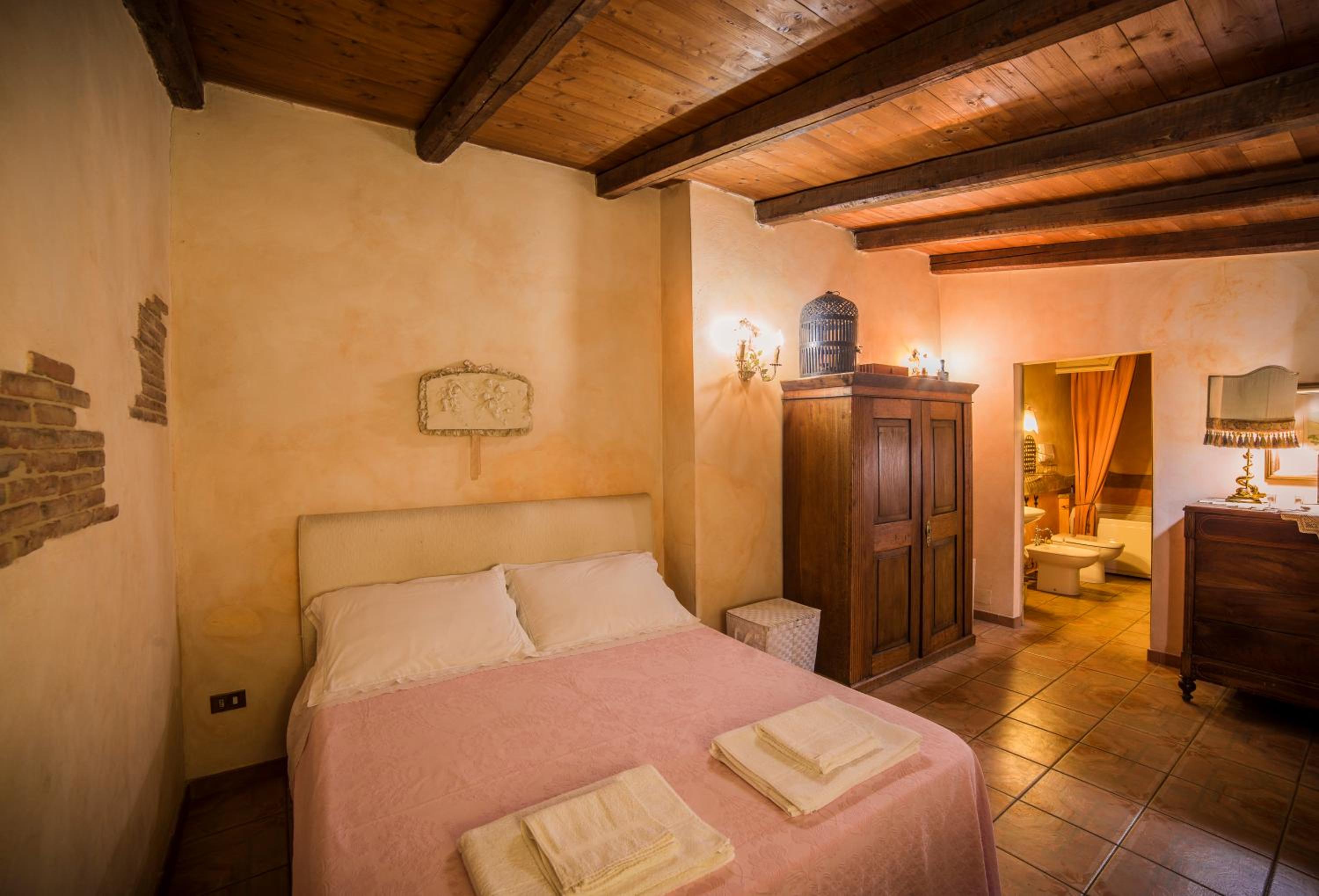 Deluxe Double Room with Bath photo 1