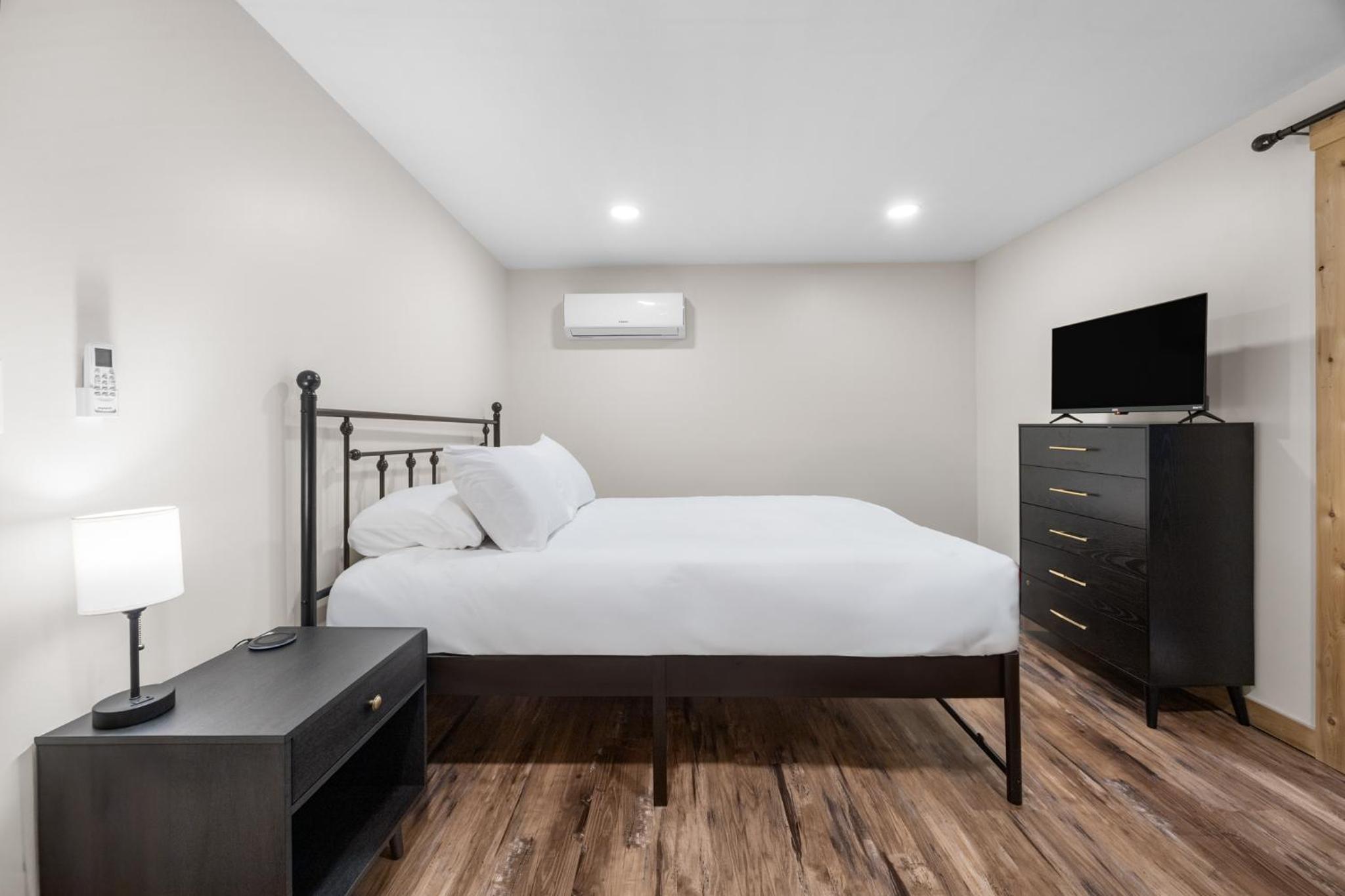 One-Bedroom House photo 1