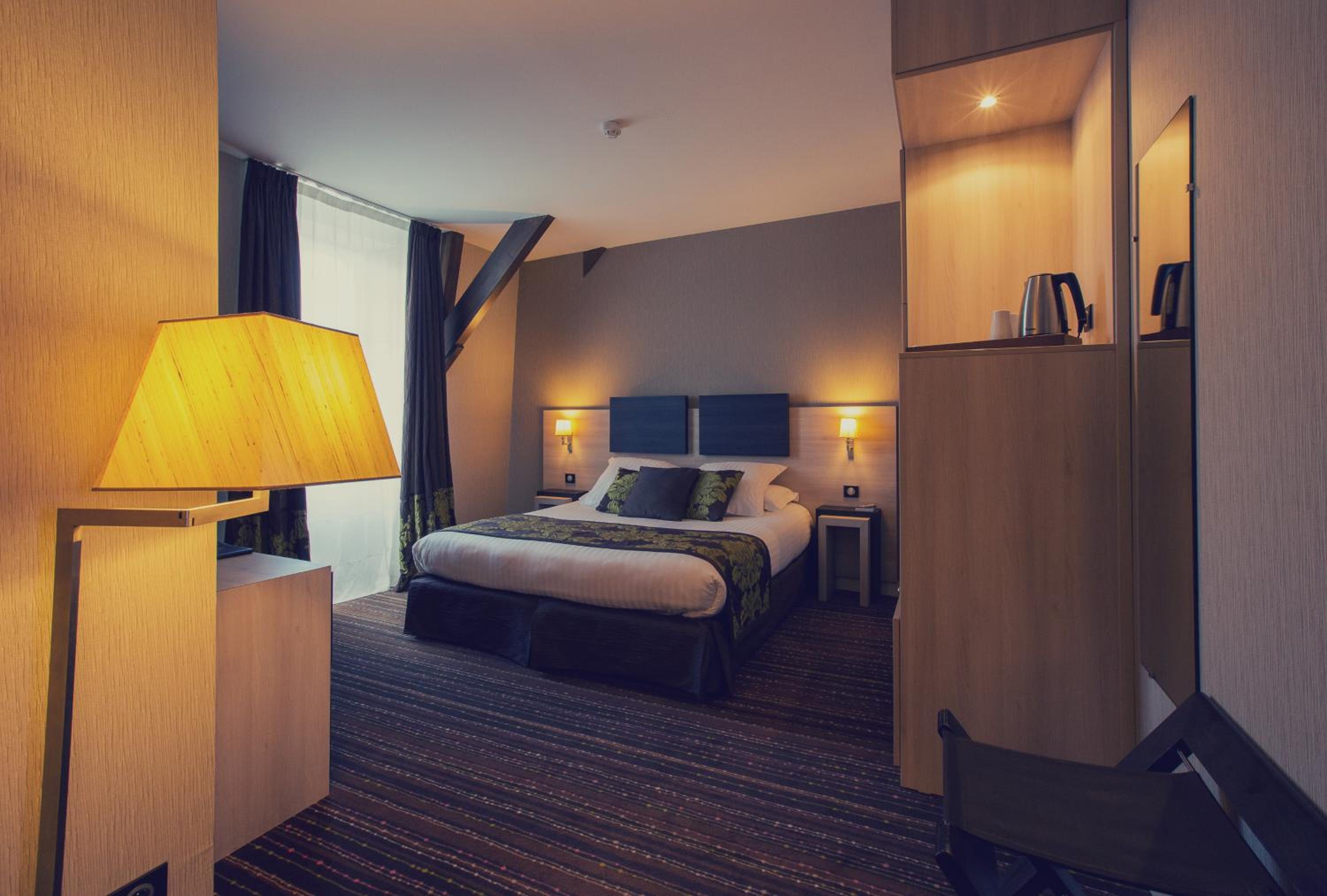 Executive King Suite with Living Room - Photo 2