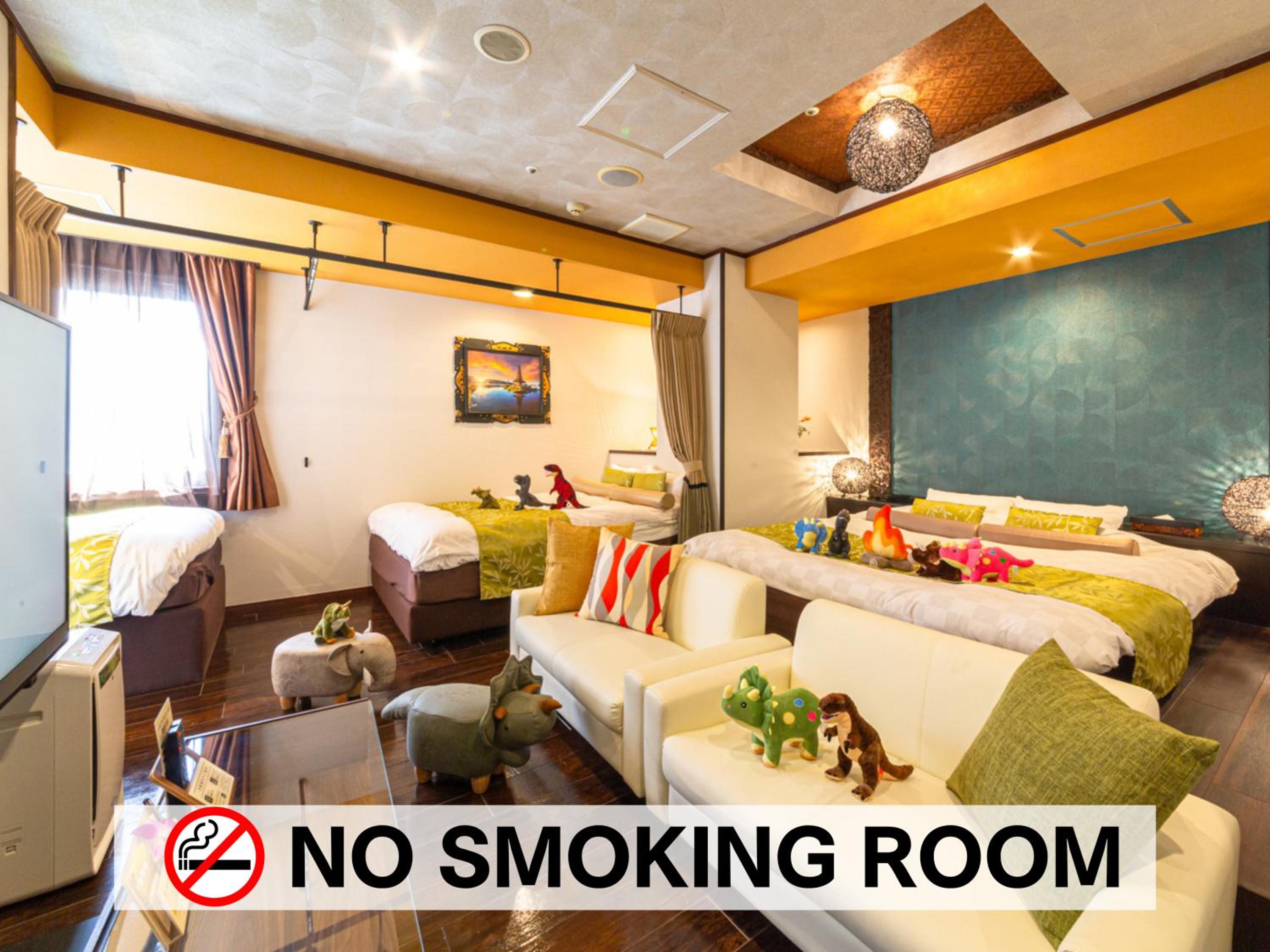 Family Room with a Curtain Divider - Two Double Beds + One Single Bed - Non-Smoking - Photo 15