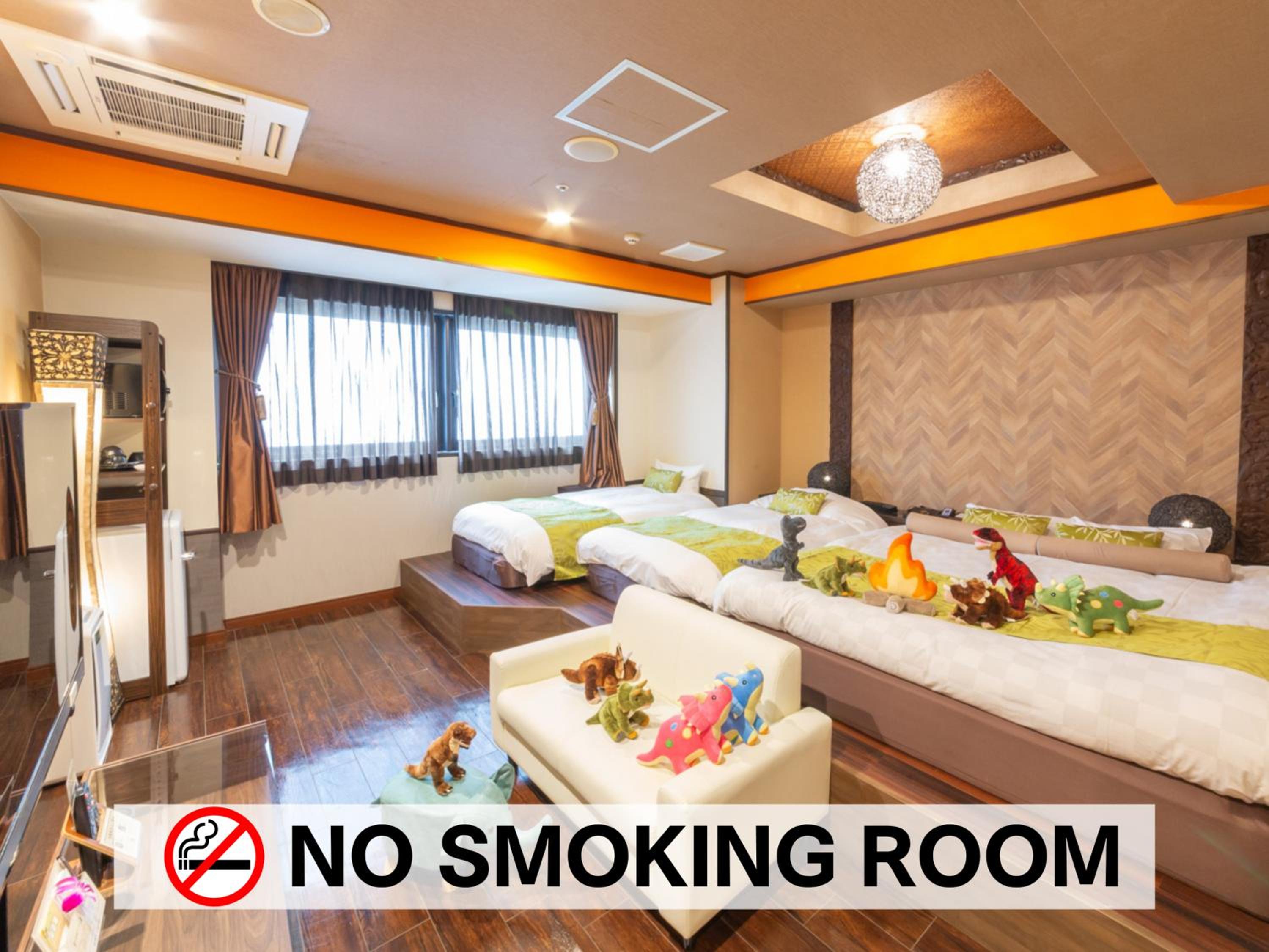 Family Room - One Double Bed + Two Single Beds - Non-Smoking - Photo 11