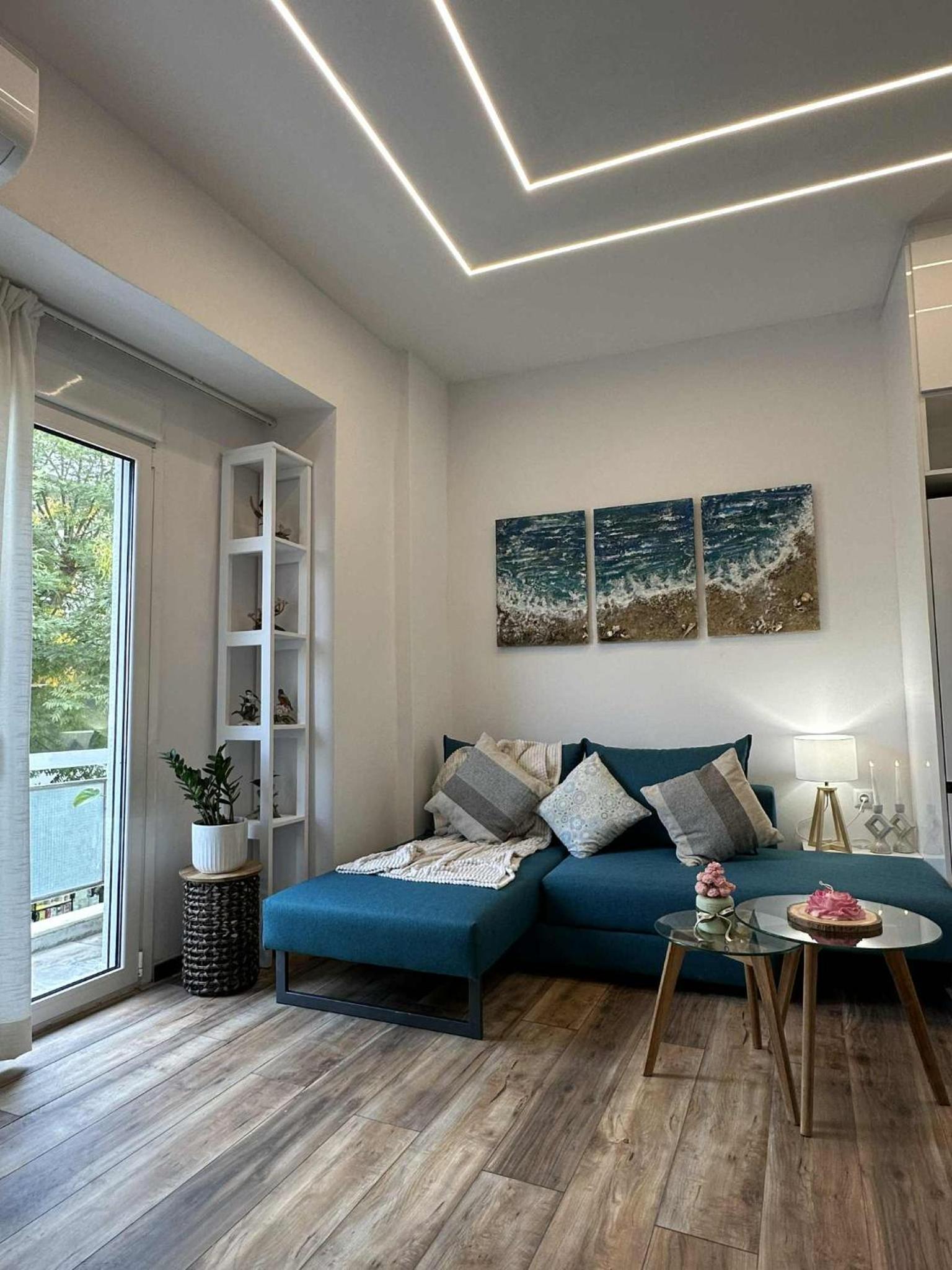 Deluxe One-Bedroom Apartment