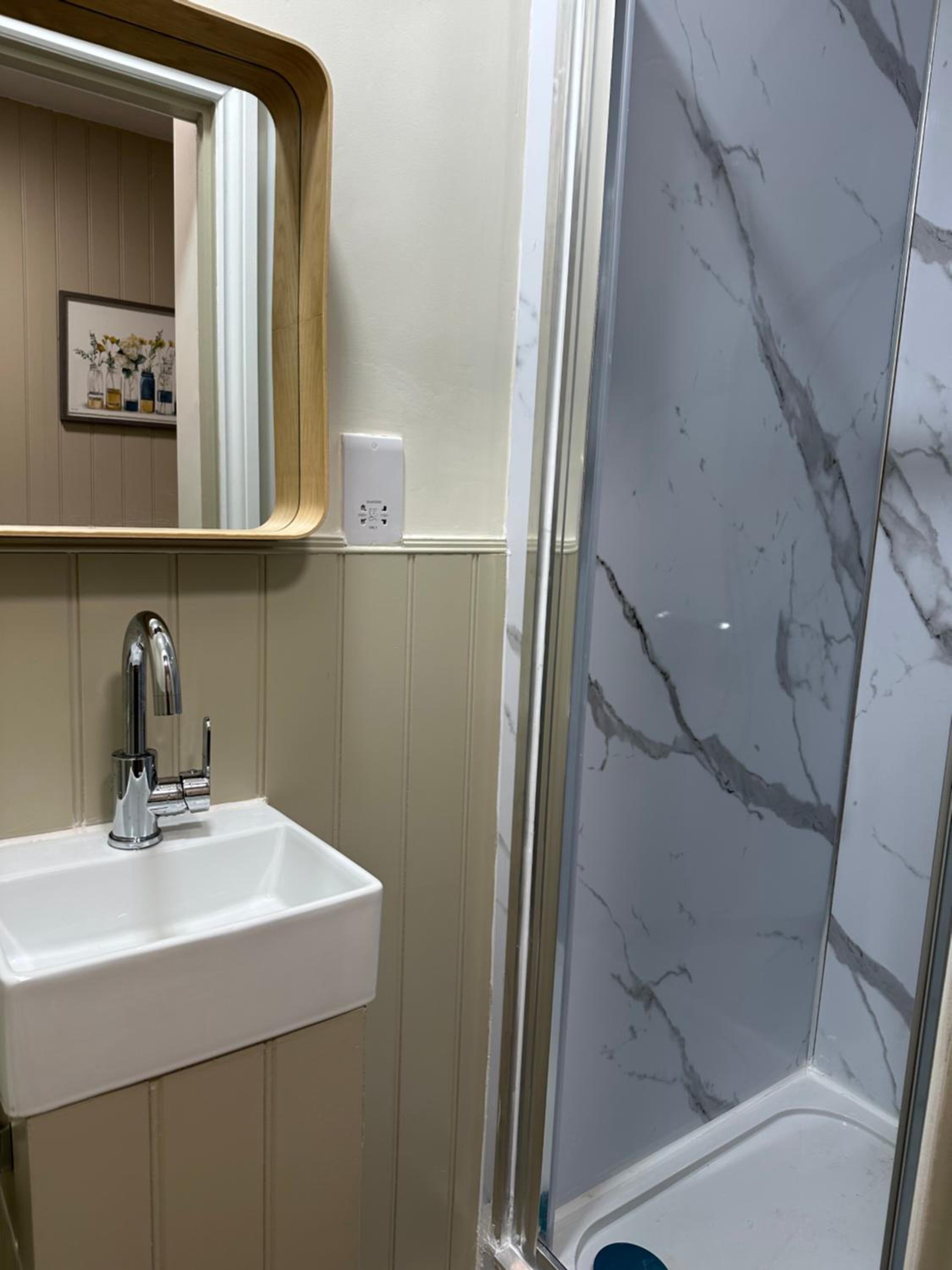 Quadruple Room with Private Bathroom