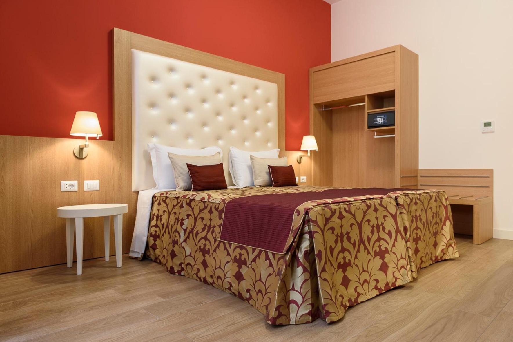 Deluxe Double Room with Extra Bed photo 1