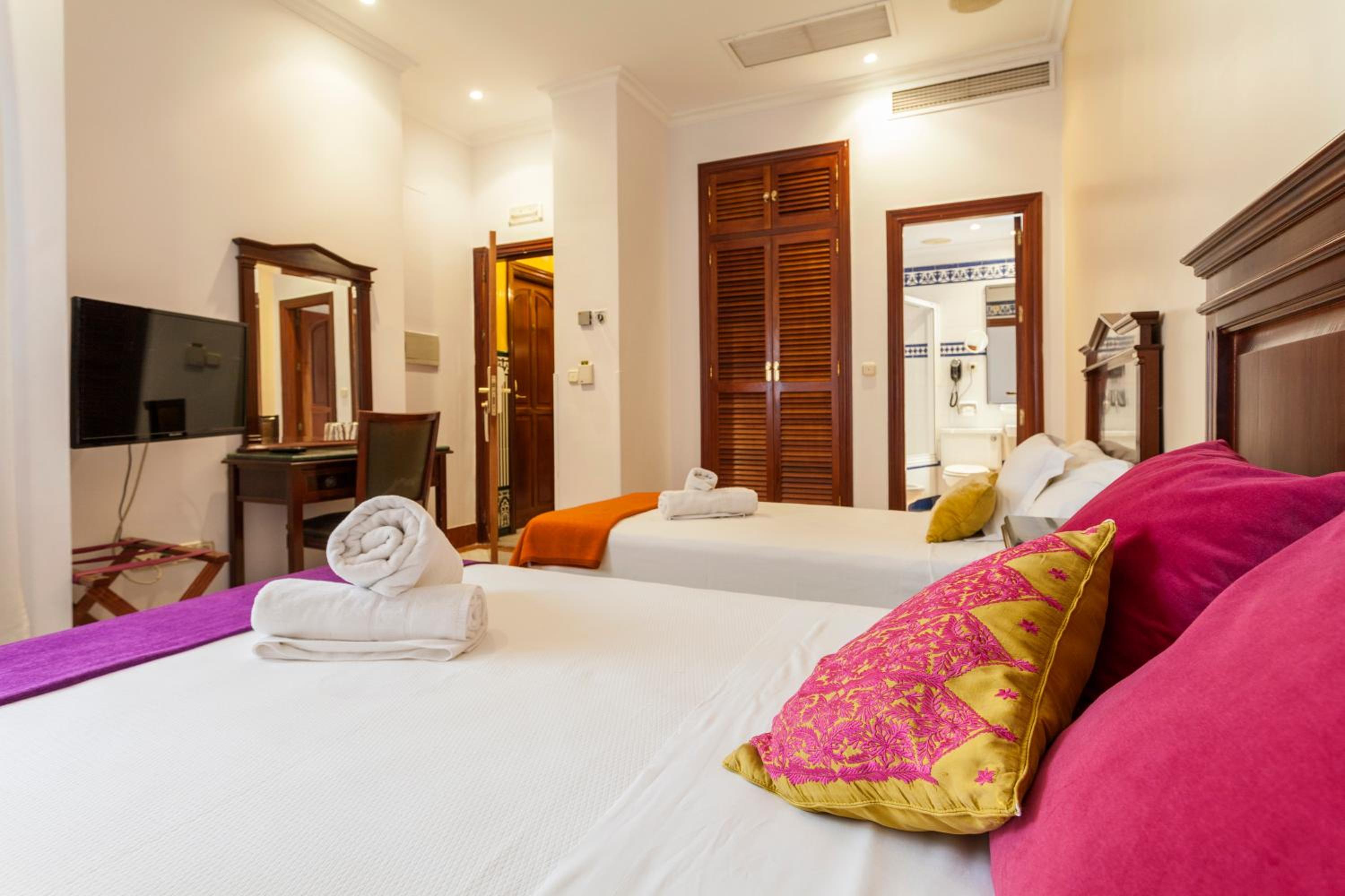 Triple Room - Photo 8