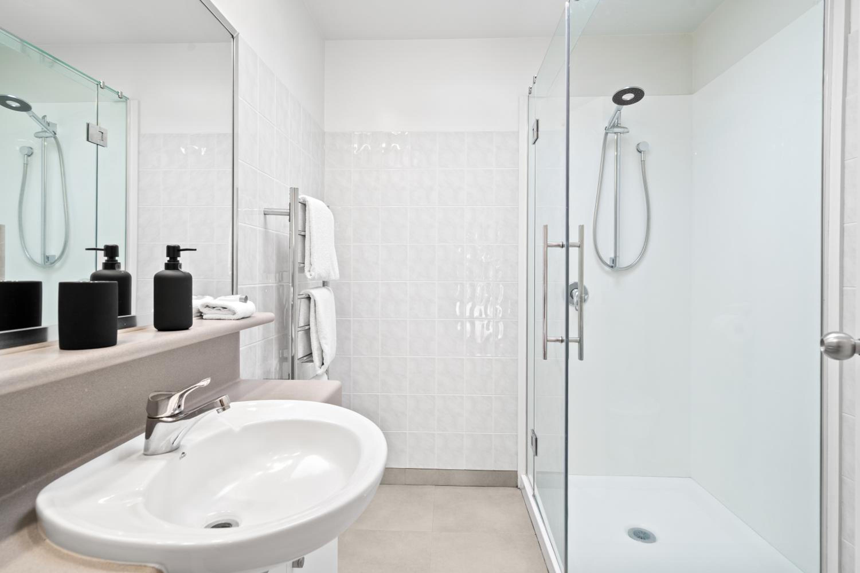 Deluxe Double Room (2 Adults + 1 Child) photo 1