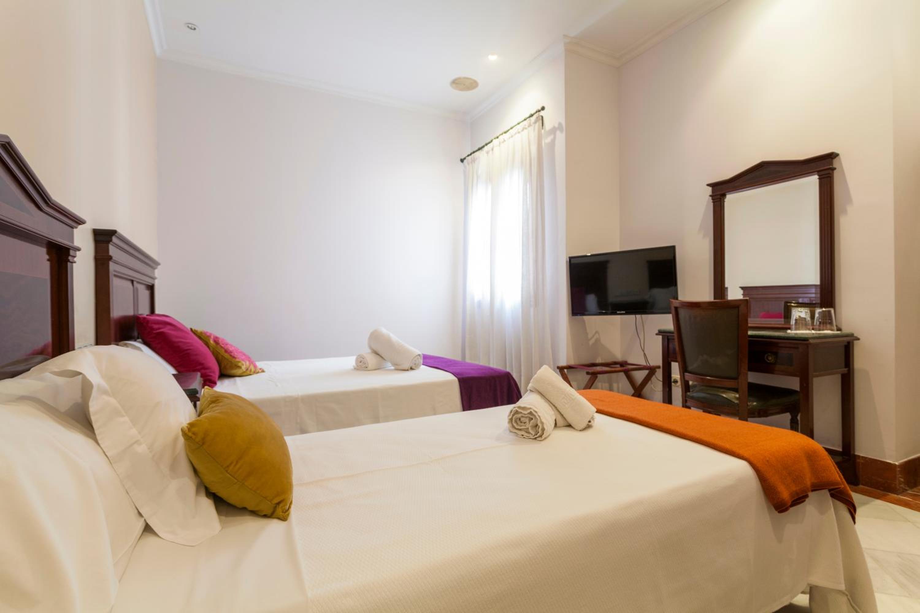Triple Room - Photo 12