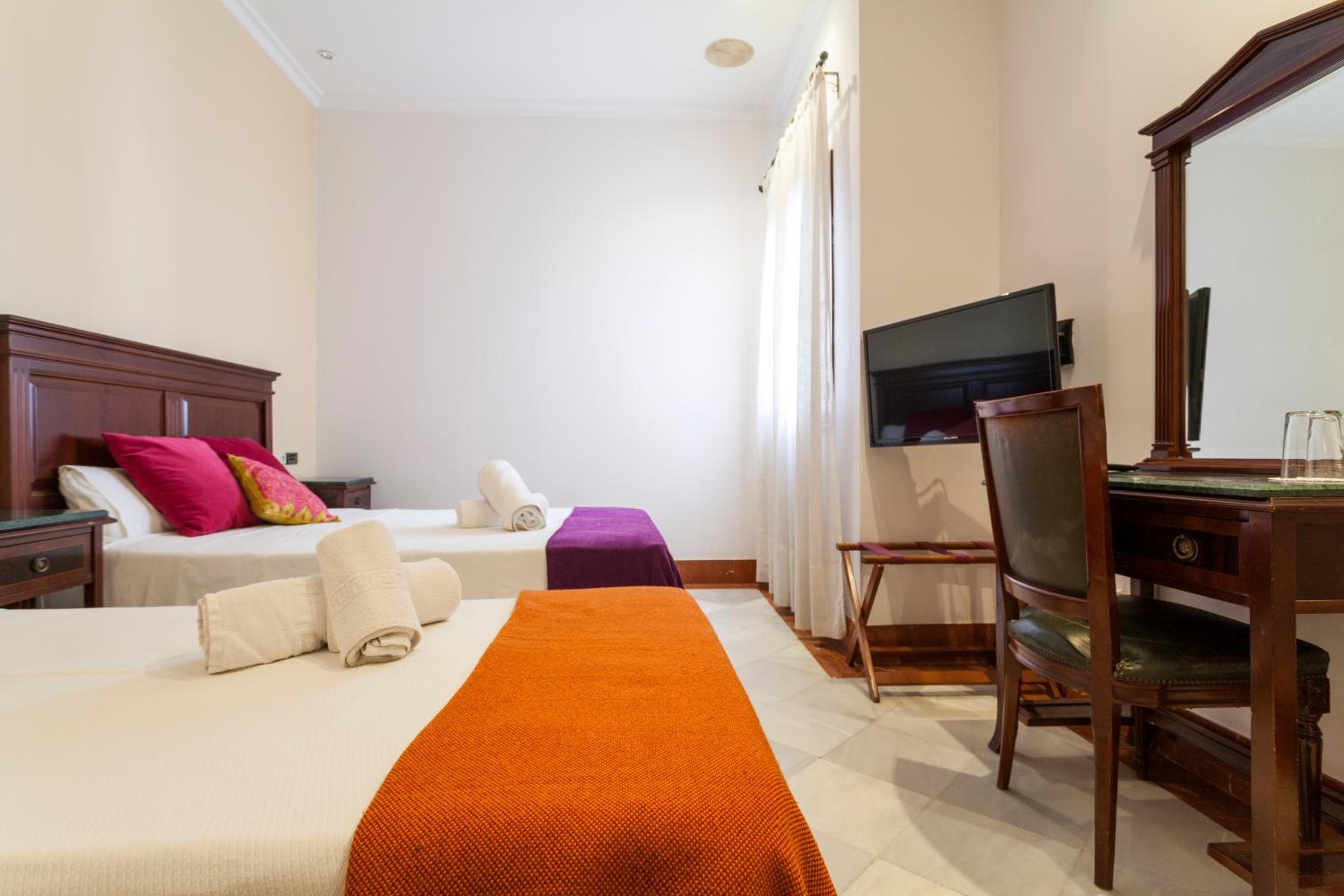 Triple Room - Photo 9
