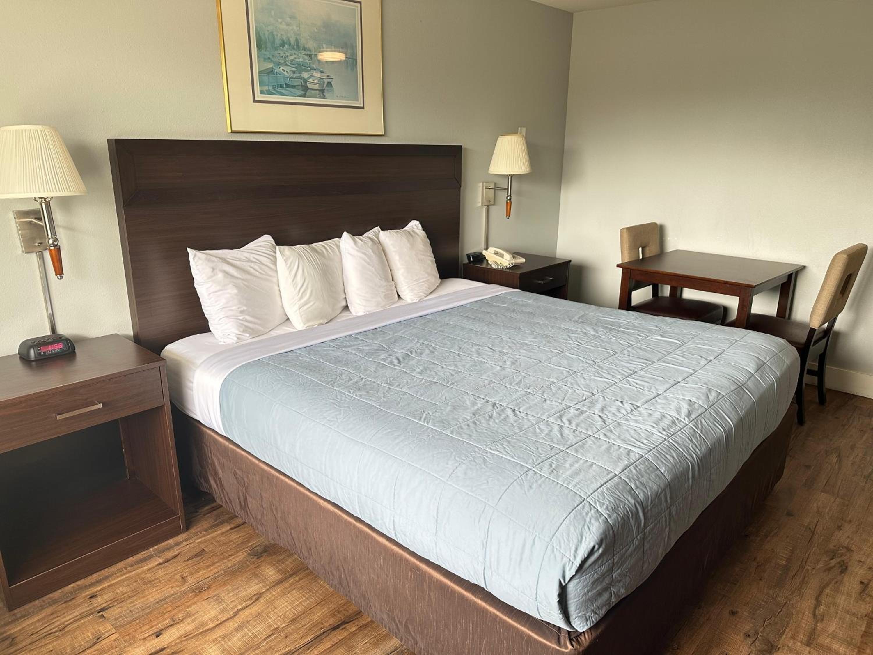 Deluxe King Room