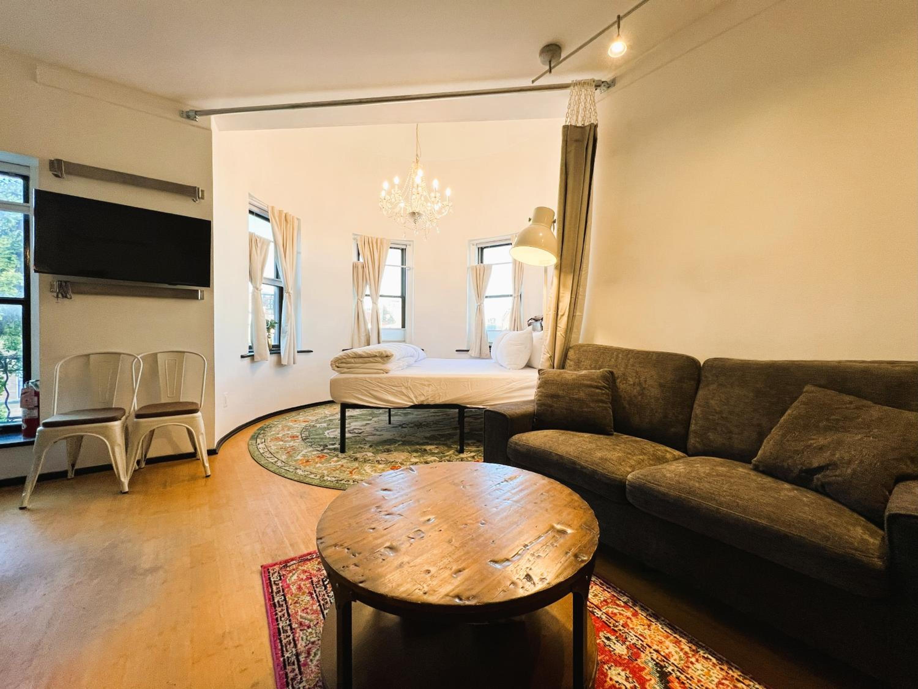 Cozy King Studio