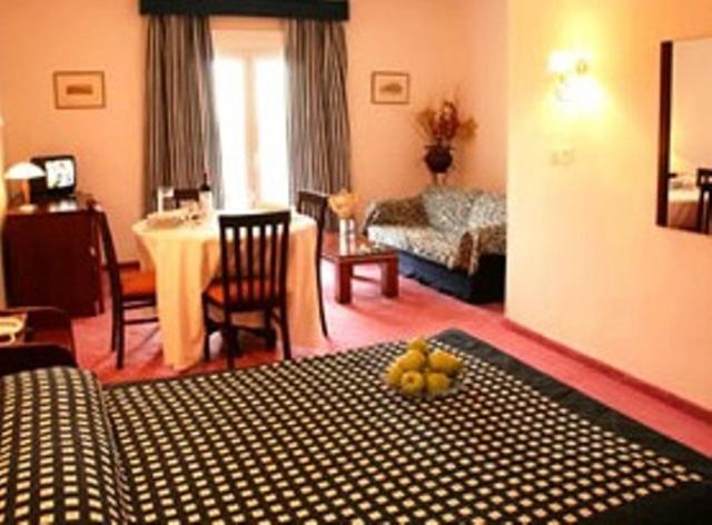 Double or Twin Room - Photo 6