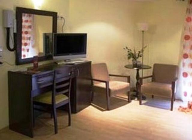 Double or Twin Room - Photo 2