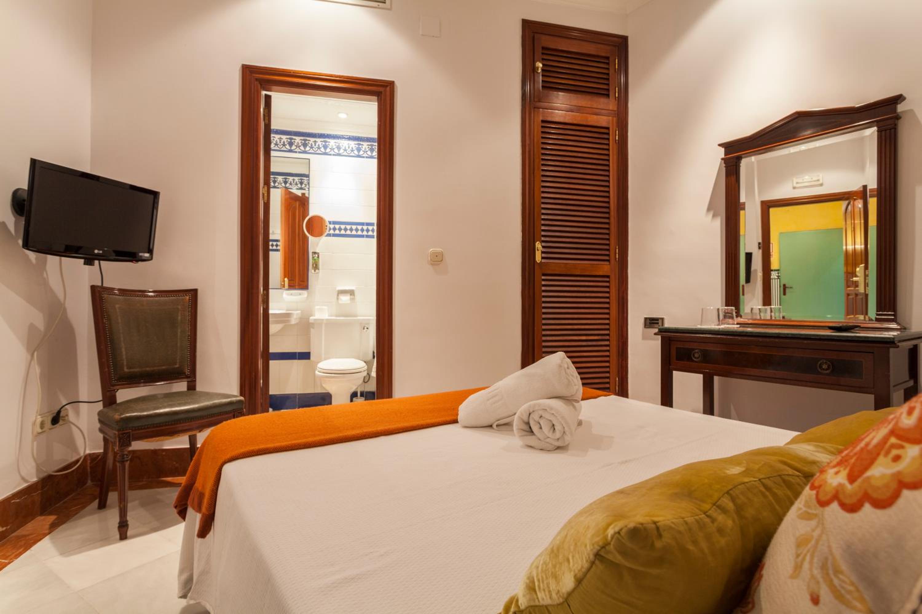 Double Room - Photo 2