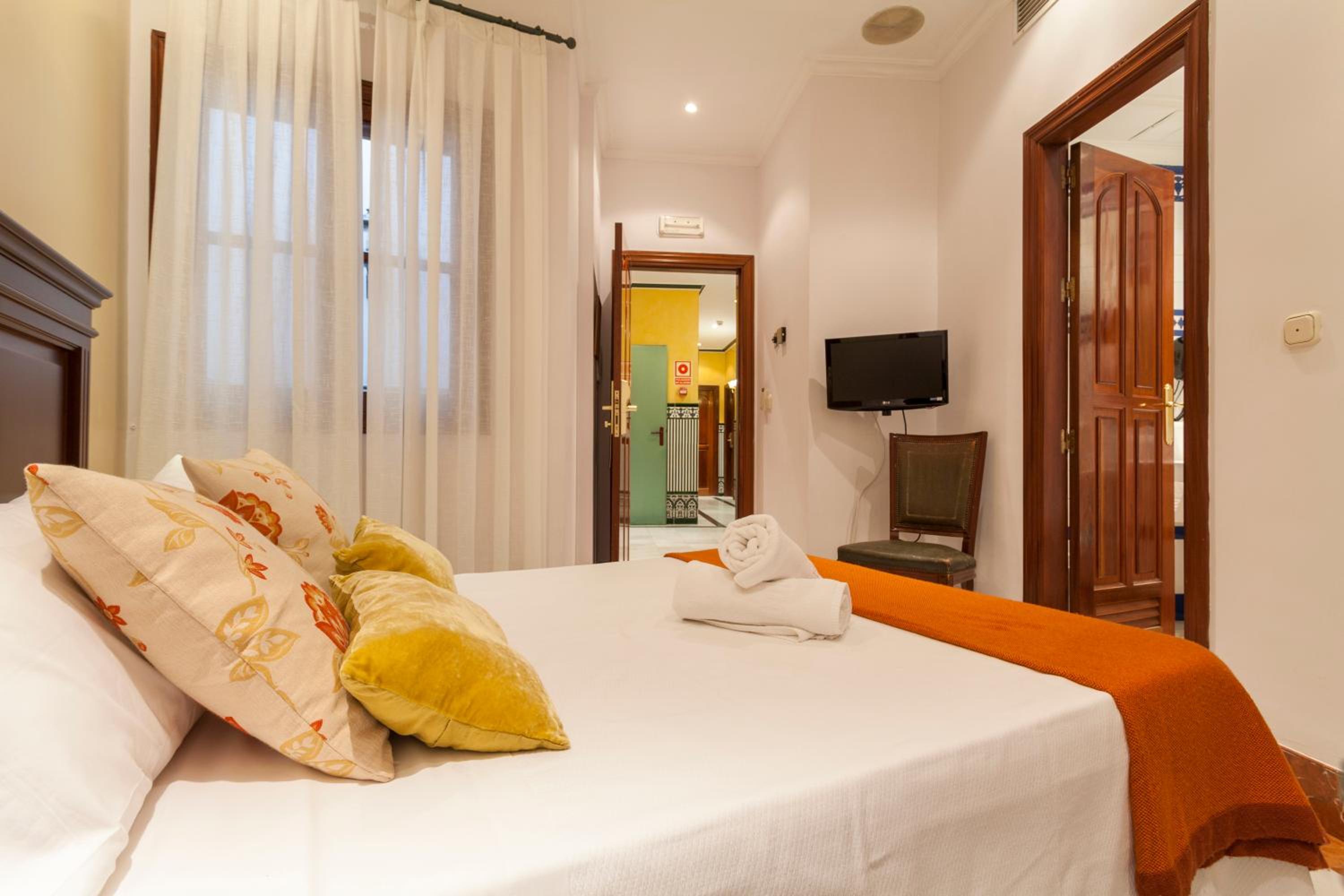 Double Room - Photo 3