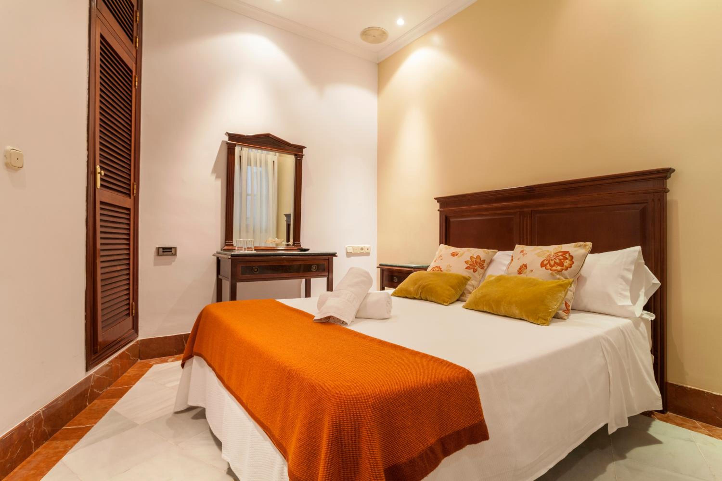 Double Room - Photo 10