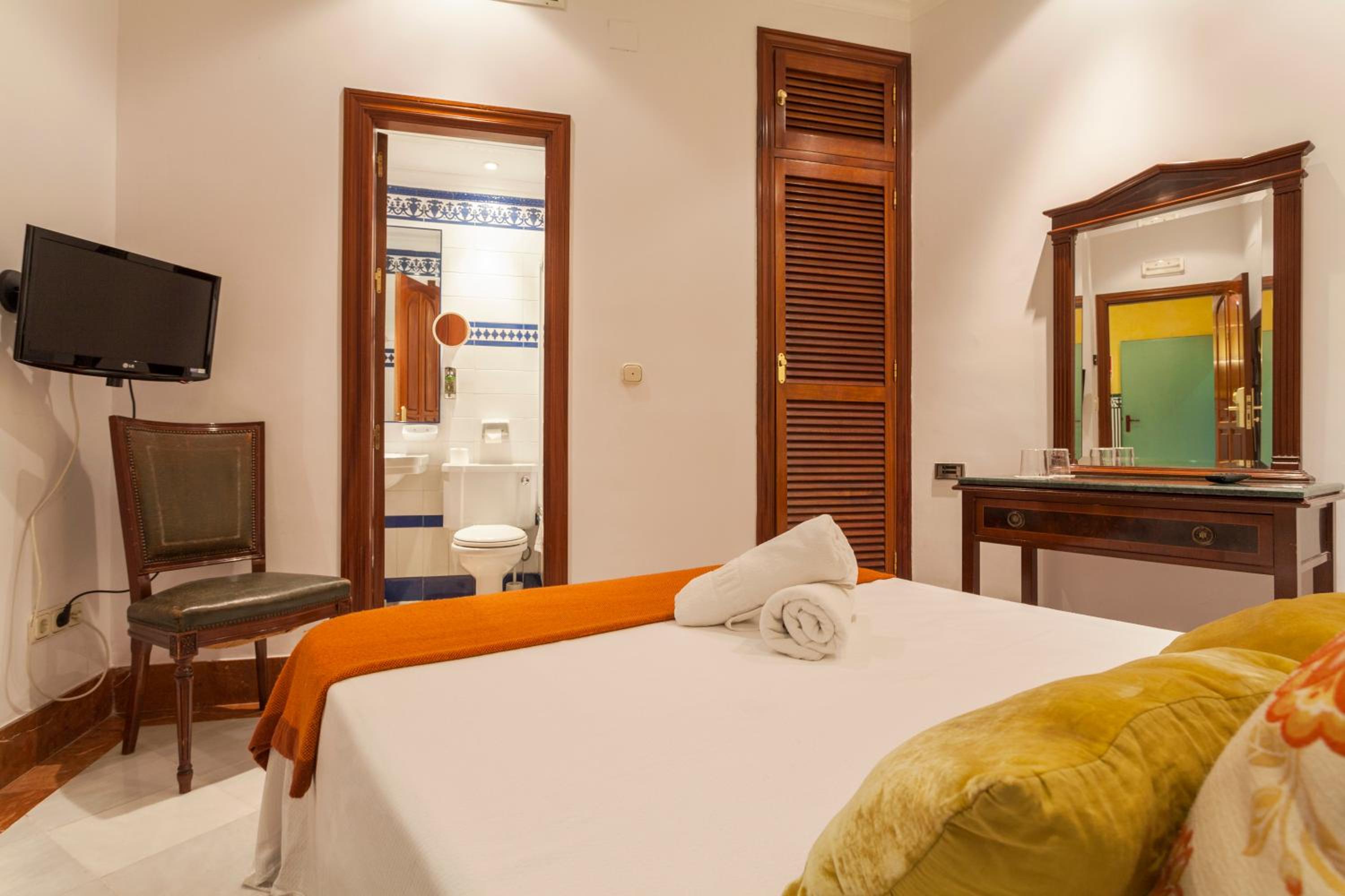 Double Room - Photo 4
