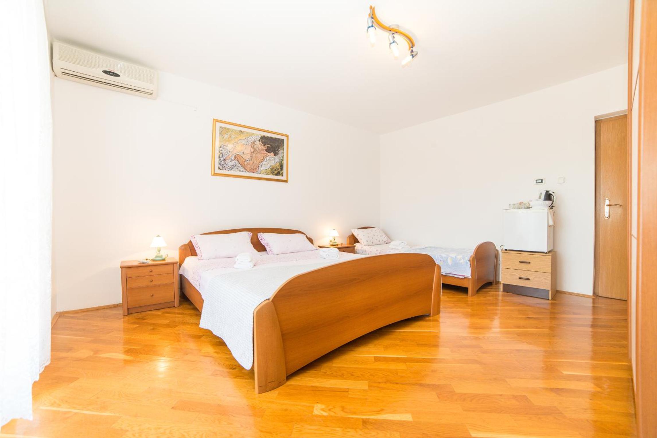 Triple Room with External Private Bathroom