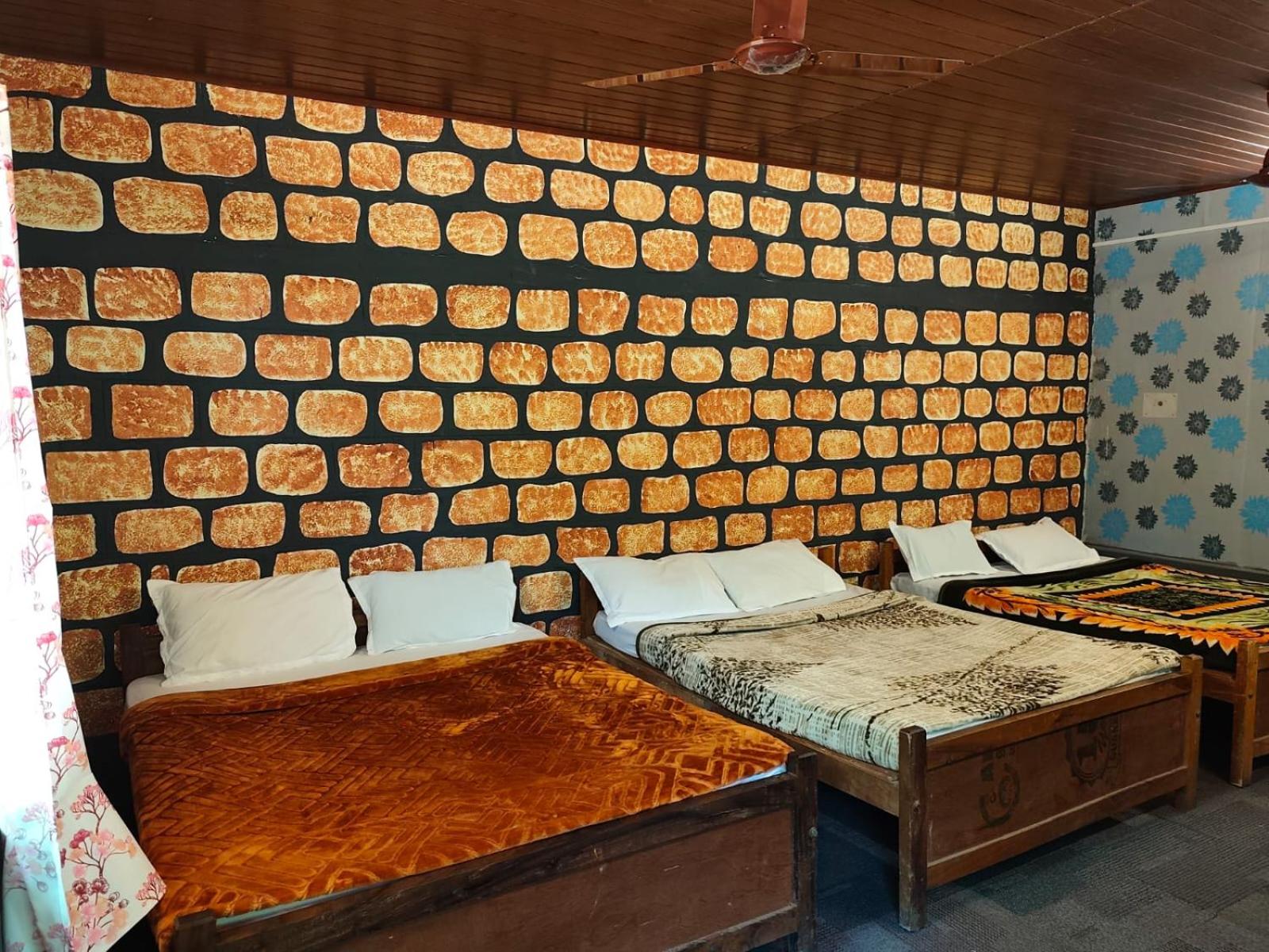 6-Bed Mixed Dormitory Room photo 3