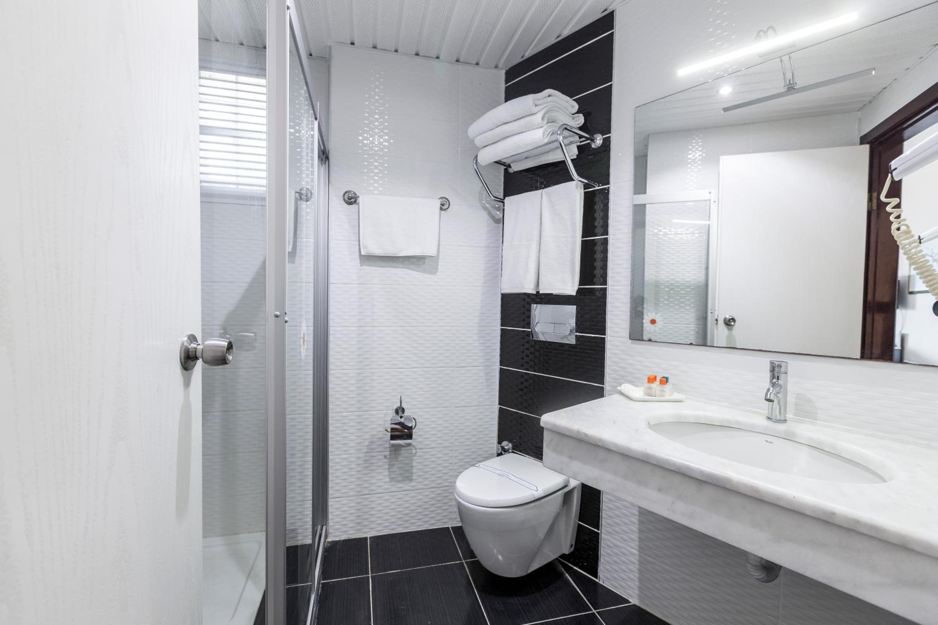 Standard Double Room - Photo 3