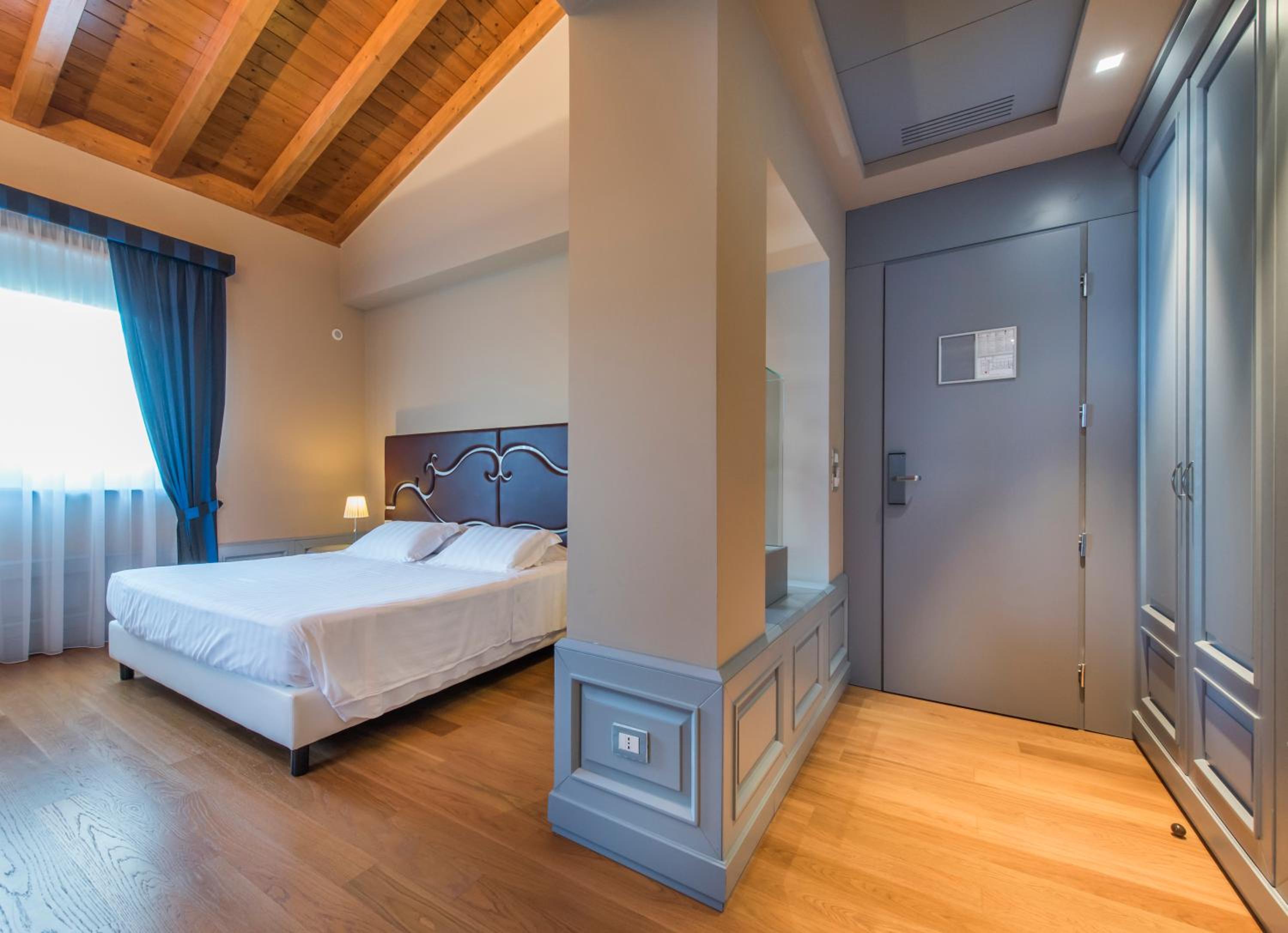 Deluxe Double Room - Photo 1